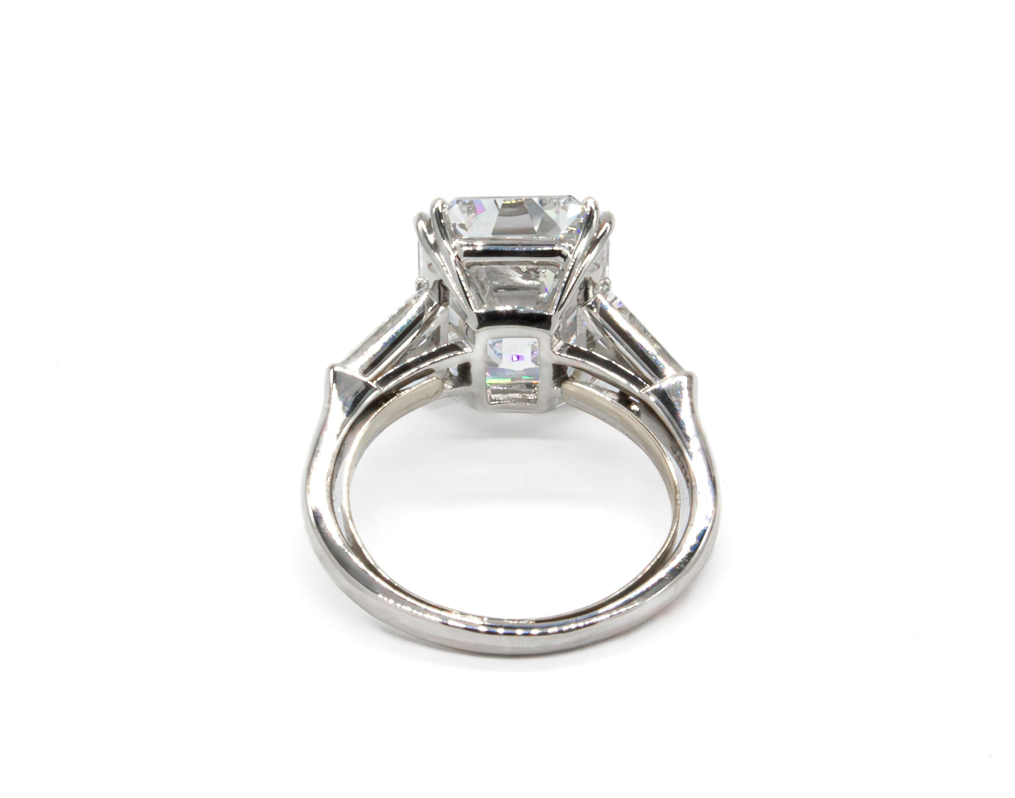 Taille émeraude J. Birnbach GIA 7.82 E SI2 Emerald Cut Diamond Three-Stone Ring (bague à trois pierres) en vente