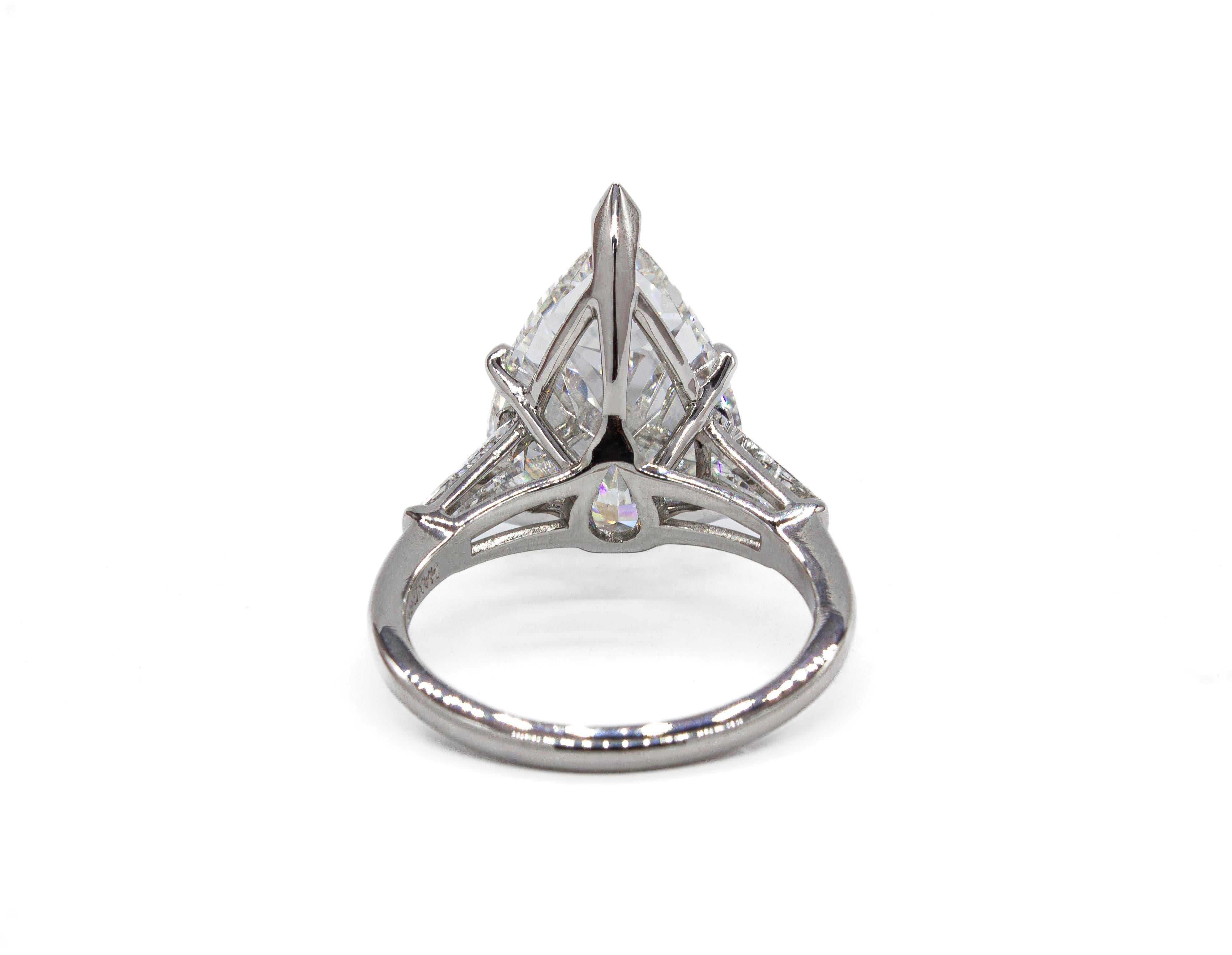 Taille poire J. Birnbach GIA 9.18 Carat H SI1 Pear Shape Diamond Three-Stone Ring (bague à trois pierres)