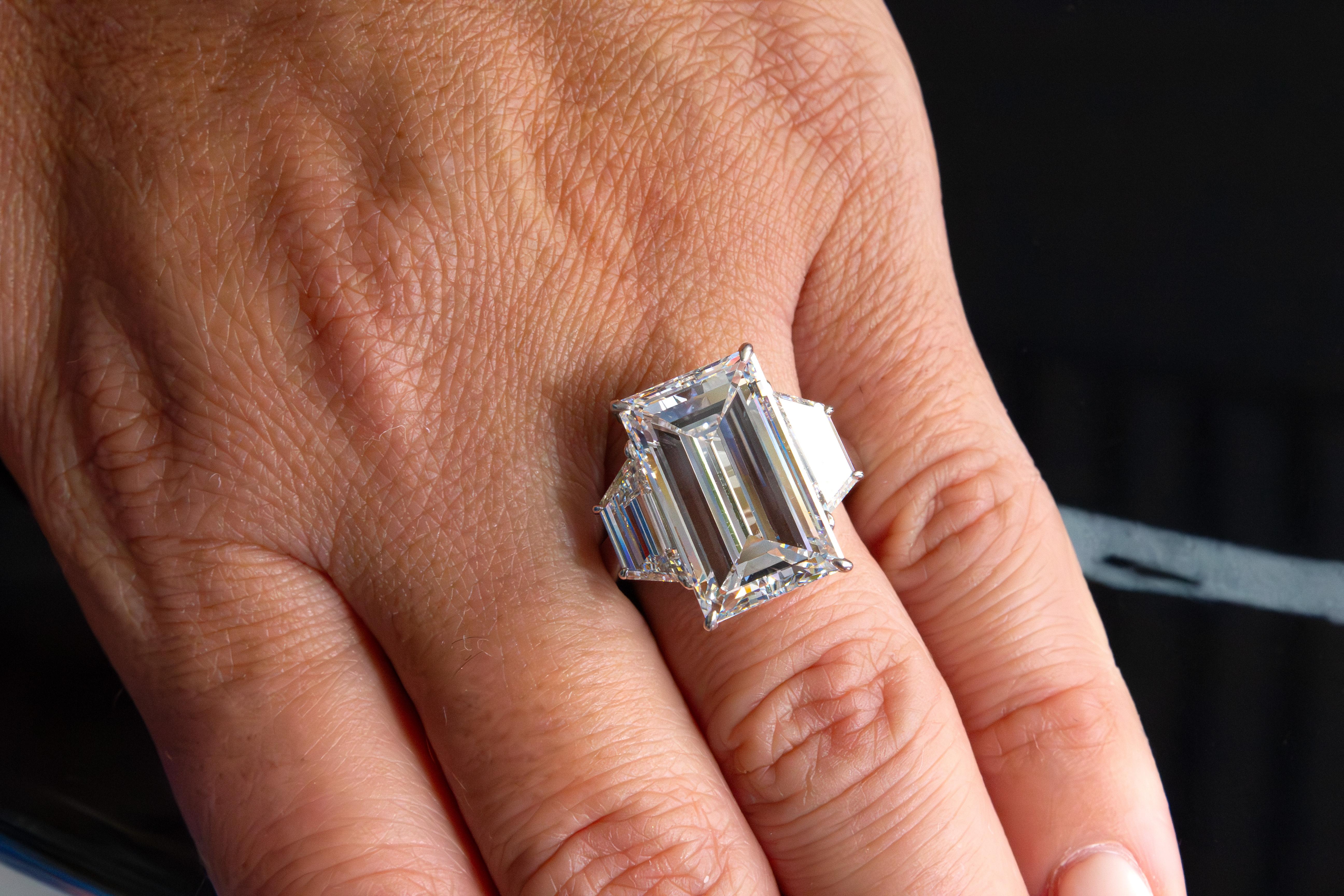 J. Birnbach GIA Certified 10.02 Carat G VS2 Emerald Cut Diamond Three-Stone Ring in vendita 1
