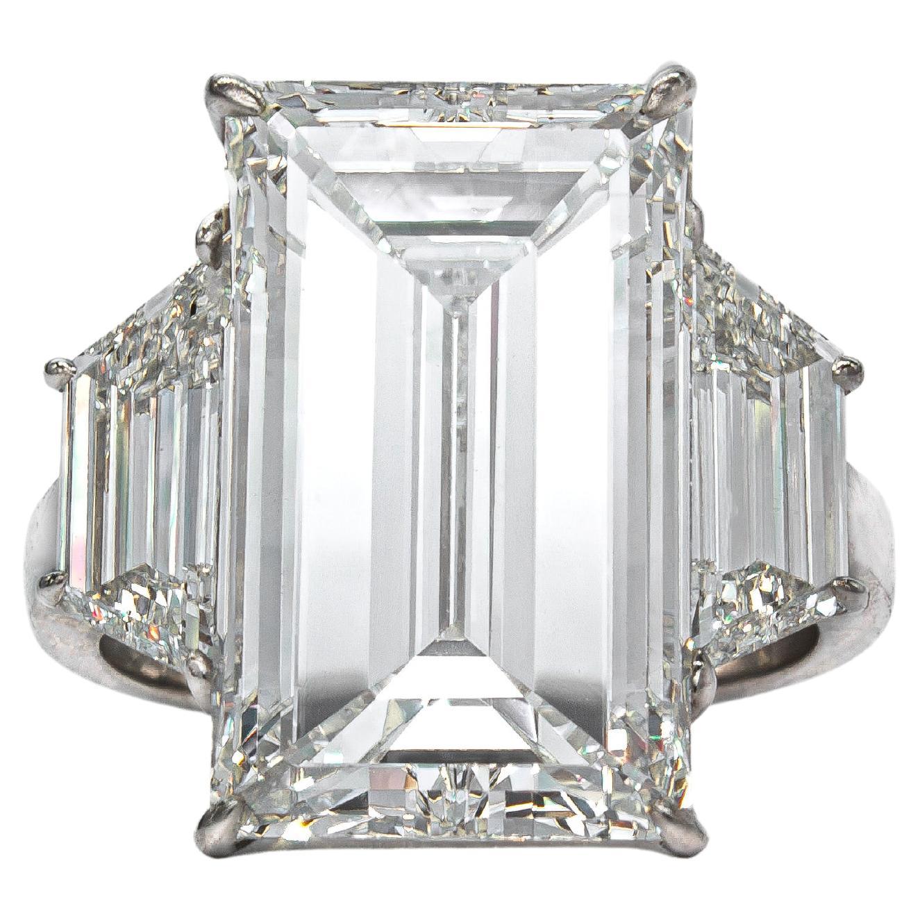 J. Birnbach GIA Certified 10.02 Carat G VS2 Emerald Cut Diamond Three-Stone Ring in vendita