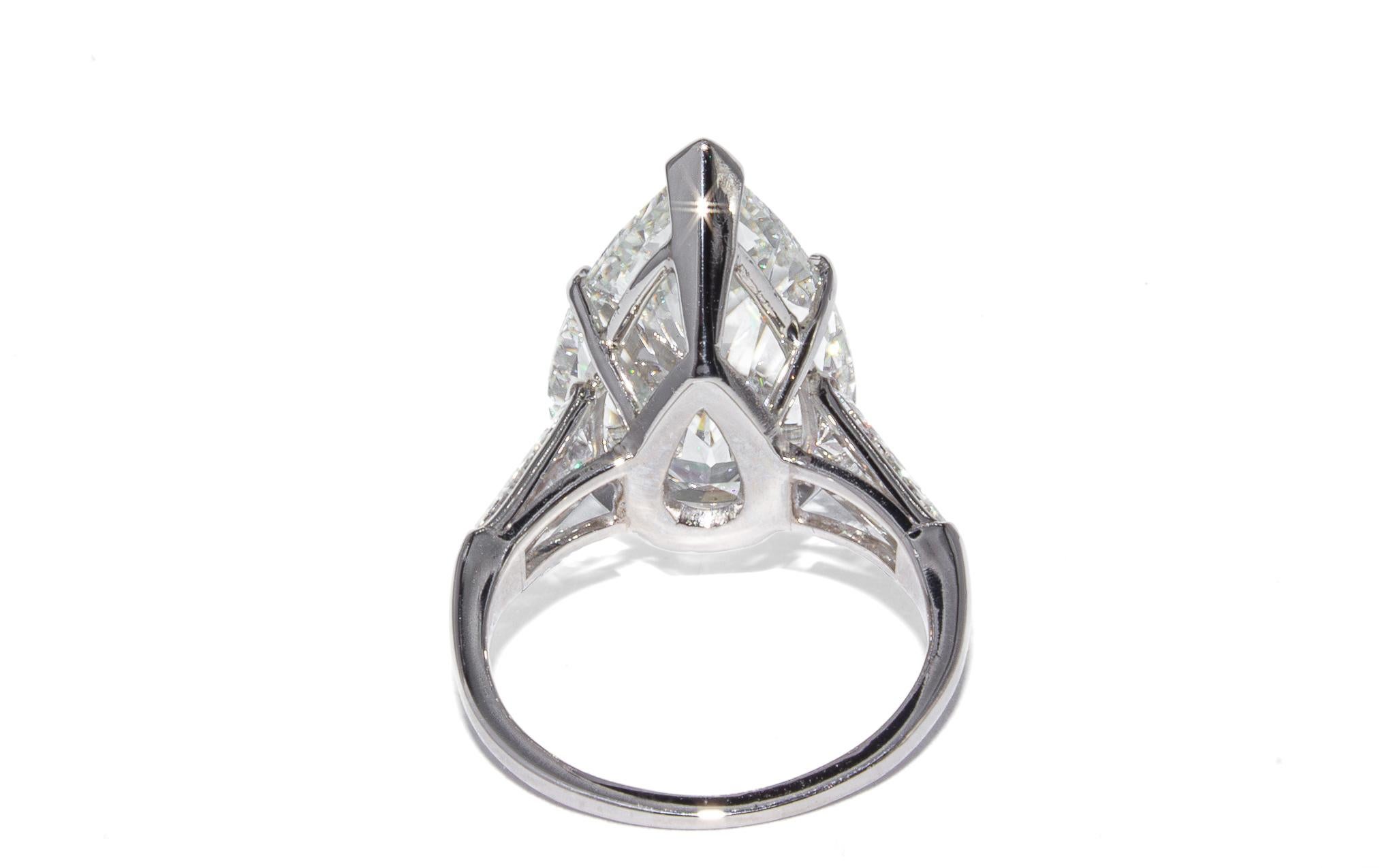 J. Birnbach Anillo de tres piedras con diamantes en forma de pera de 11,97 quilates, certificado por el GIA Corte pera en venta