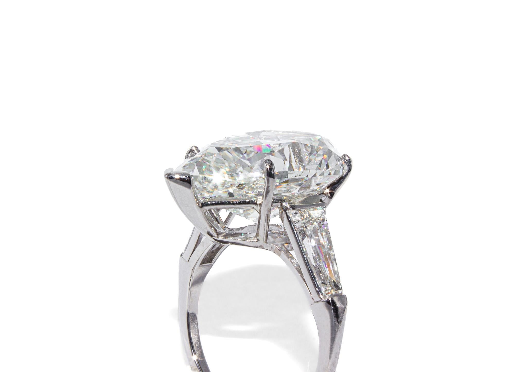 J. Birnbach Anillo de tres piedras con diamantes en forma de pera de 11,97 quilates, certificado por el GIA en Nuevo estado para la venta en New York, NY