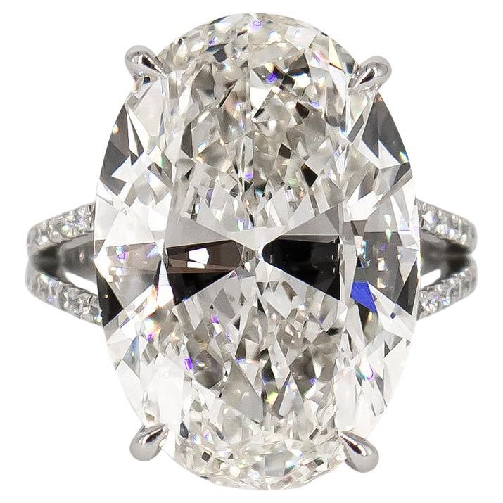 J. Brilliante certifiée GIA 14,06 carats H VVS2 Bague diamant ovale taille brillant en vente