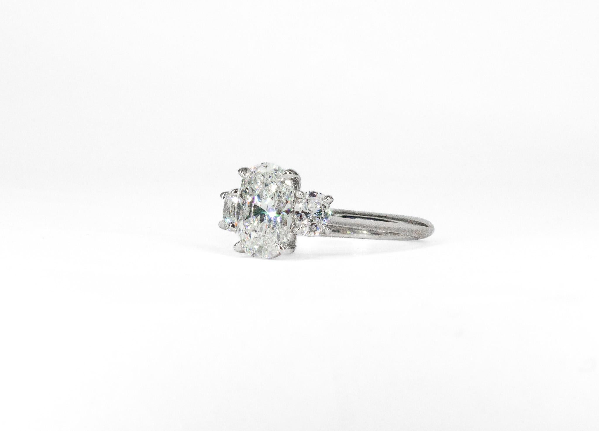 J. Birnbach GIA zertifiziert 1,51 Karat F SI1 Oval Drei Stein Ring im Zustand „Neu“ in New York, NY