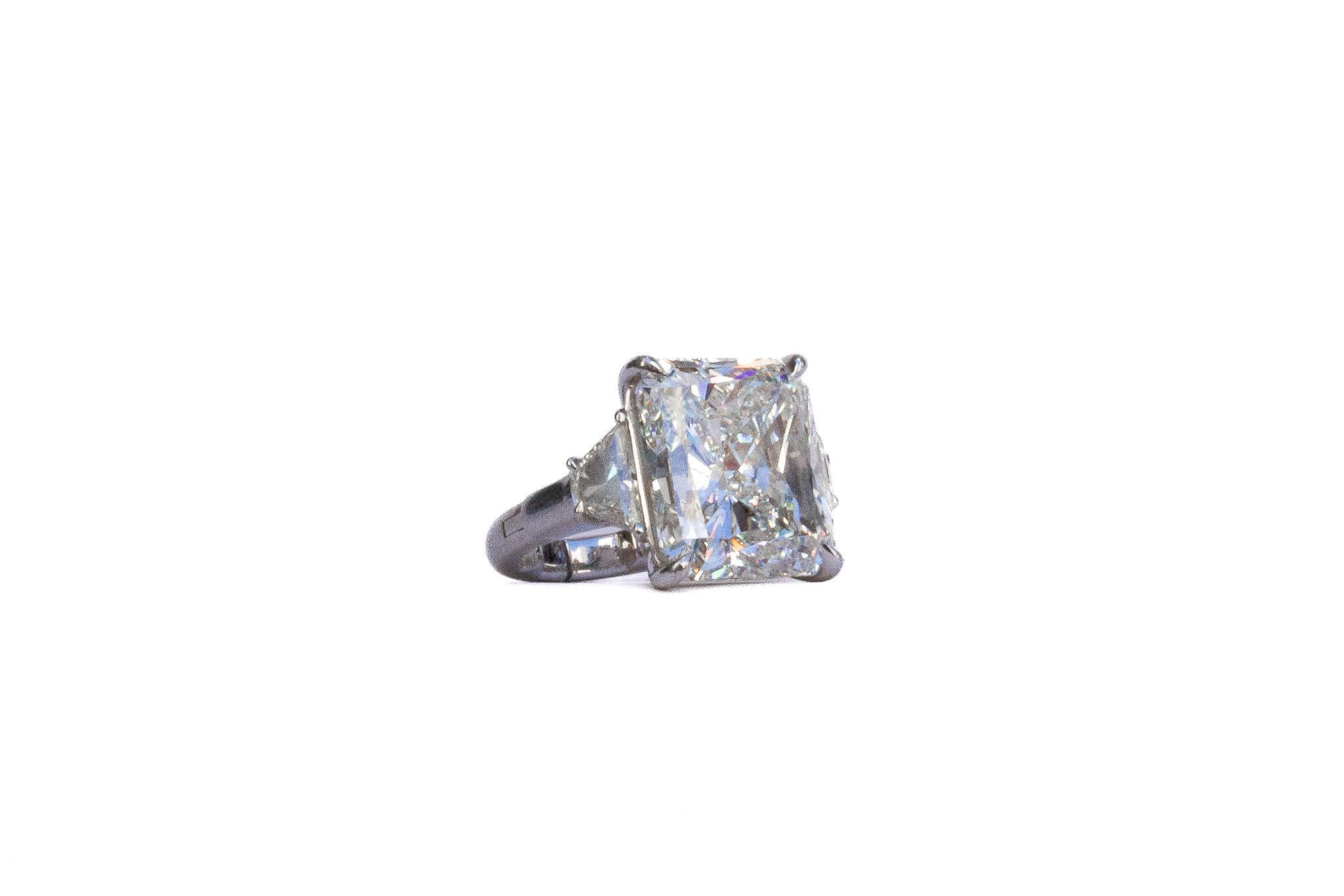 Women's or Men's J. Birnbach GIA Certified 15.25 Carat H VS2 Radiant Diamond Three-Stone Ring For Sale