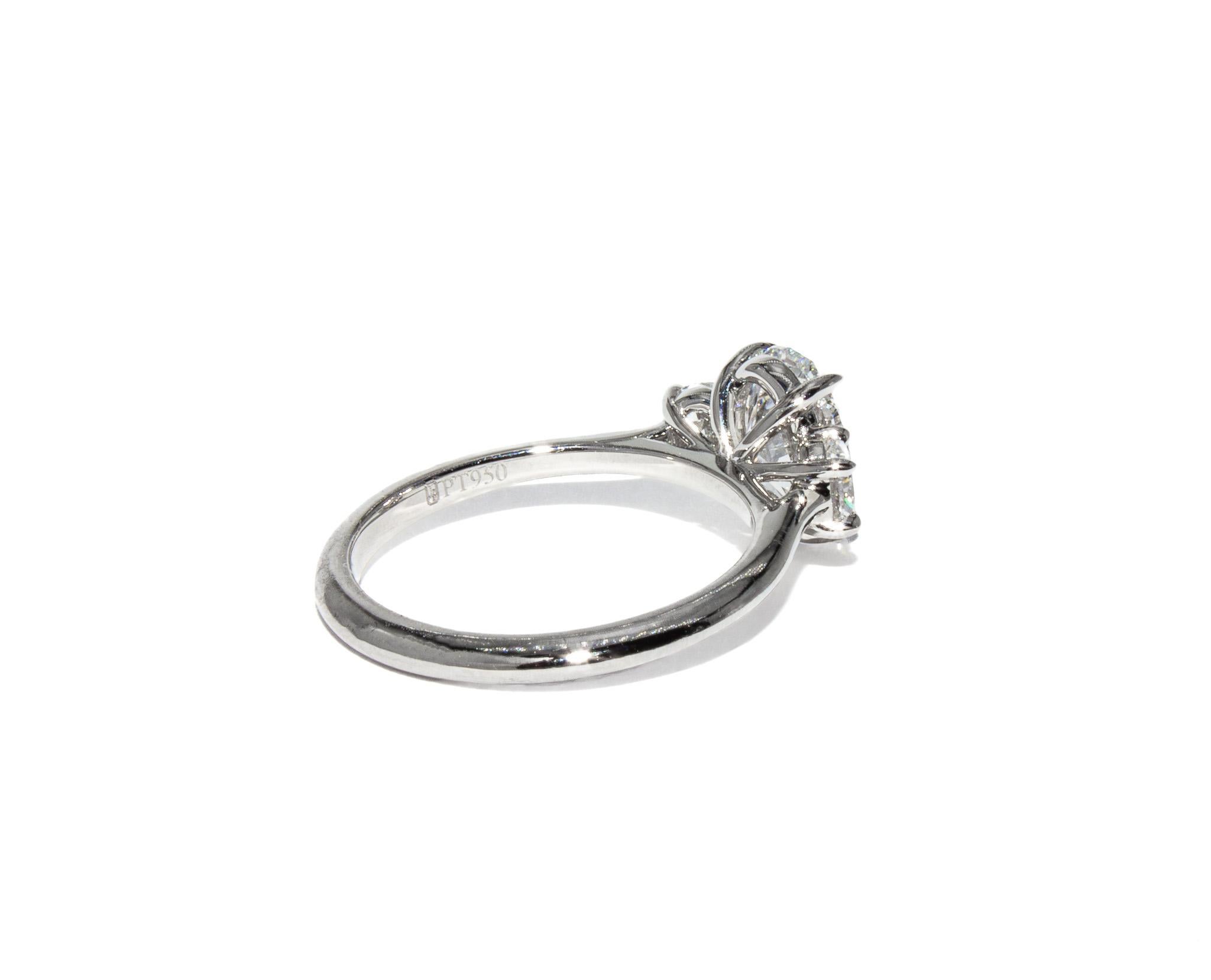 J. Birnbach GIA zertifiziert 1,70 Karat D VS1 Oval Diamant Drei-Stein-Ring (Ovalschliff) im Angebot
