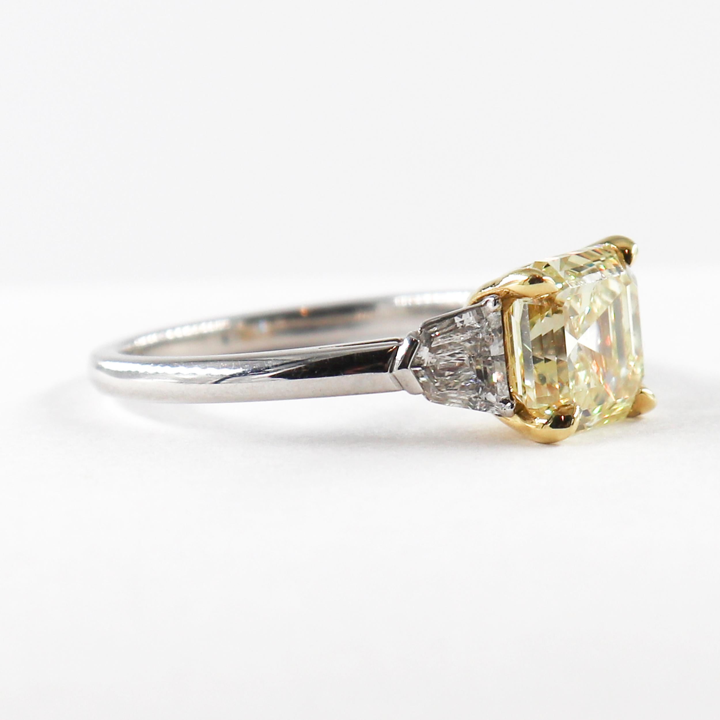 J. Birnbach GIA zertifizierter 1,94 Karat Fancy Yellow Asscher Cut Diamantring (Asscher-Schliff) im Angebot