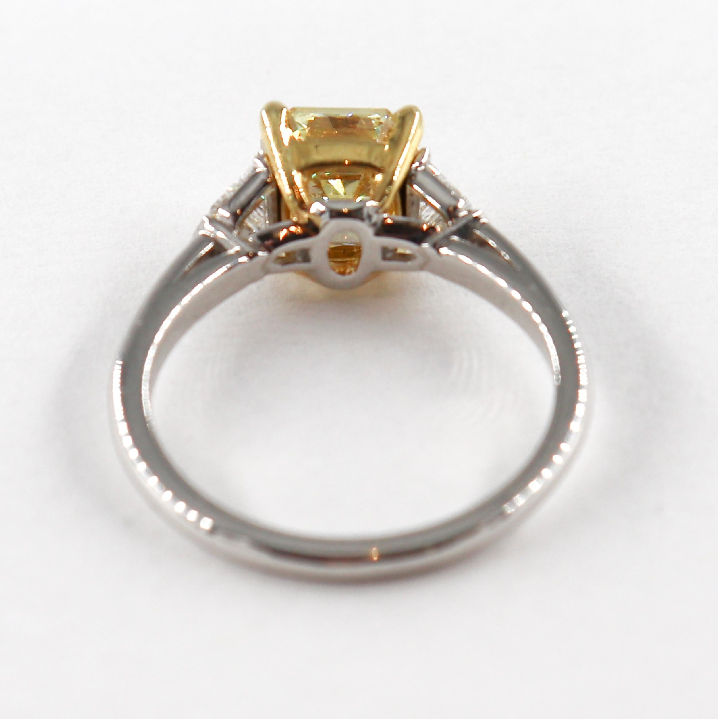 J. Birnbach GIA zertifizierter 1,94 Karat Fancy Yellow Asscher Cut Diamantring im Zustand „Neu“ im Angebot in New York, NY