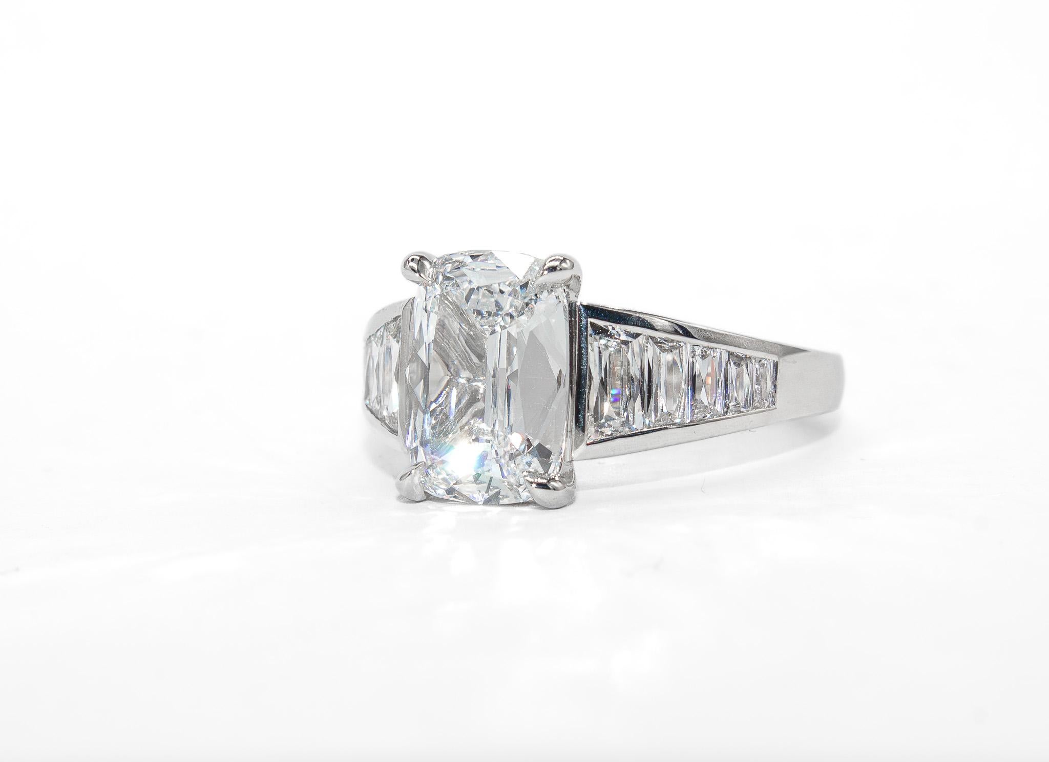 Contemporaneo J. Anello di fidanzamento con diamante taglio cuscino certificato GIA Birnbach da 2,01 carati F VS2 in vendita