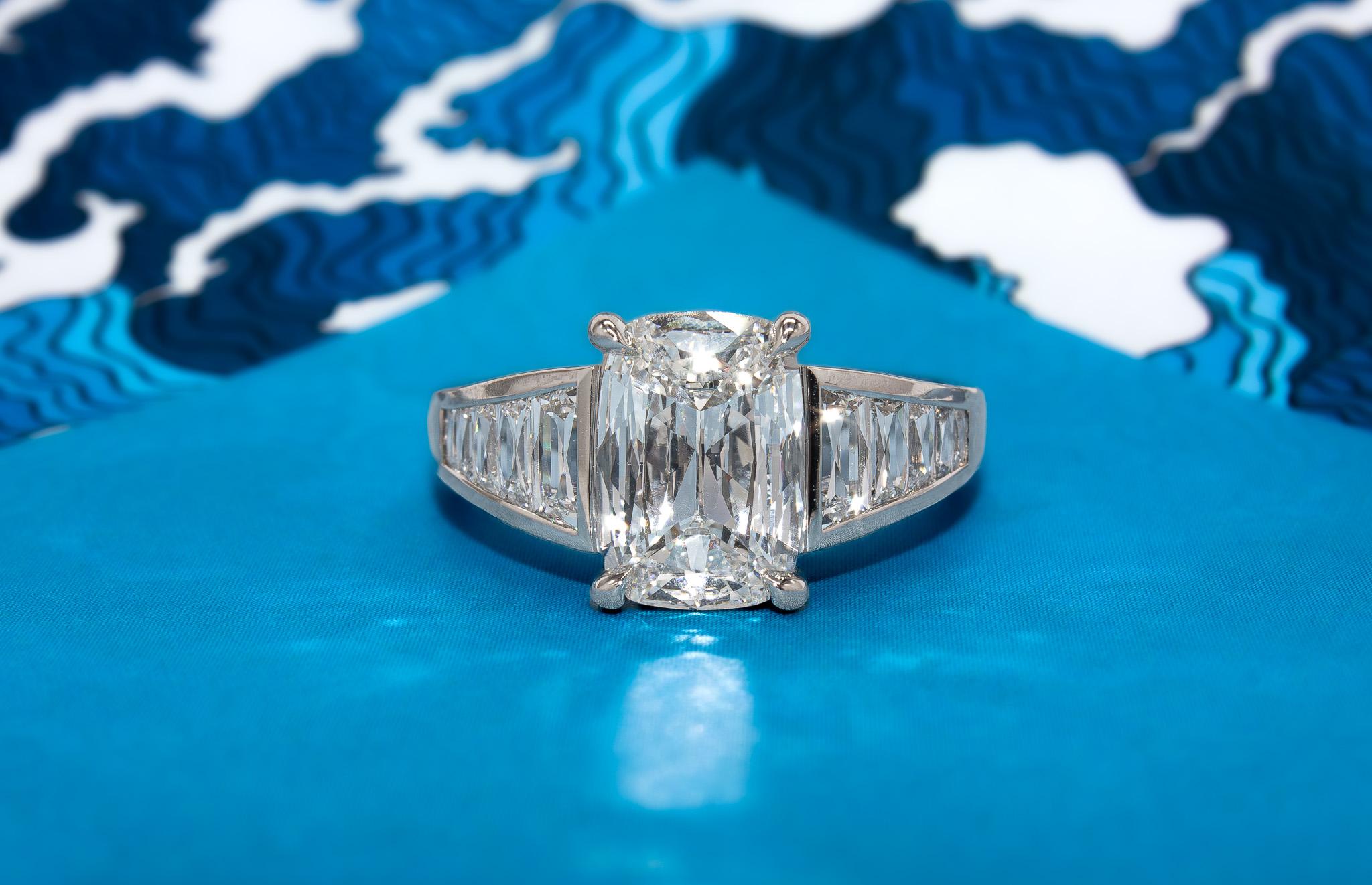 J. Anello di fidanzamento con diamante taglio cuscino certificato GIA Birnbach da 2,01 carati F VS2 in vendita 5