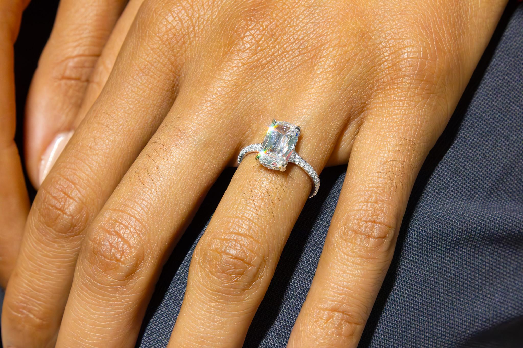 J. Birnbach GIA Certified 2.01 Carat Elongated Cushion Diamond Solitaire Ring In New Condition For Sale In New York, NY