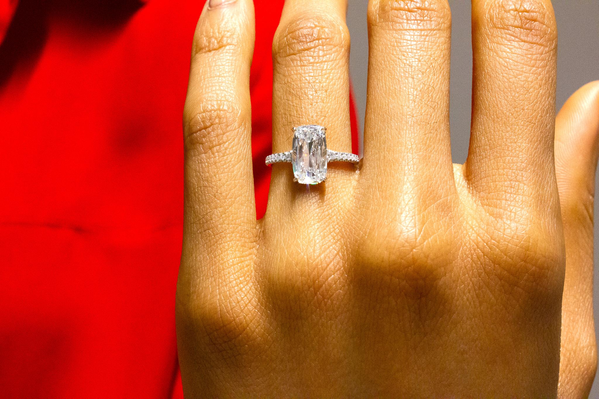 Women's or Men's J. Birnbach GIA Certified 2.01 Carat Elongated Cushion Diamond Solitaire Ring For Sale