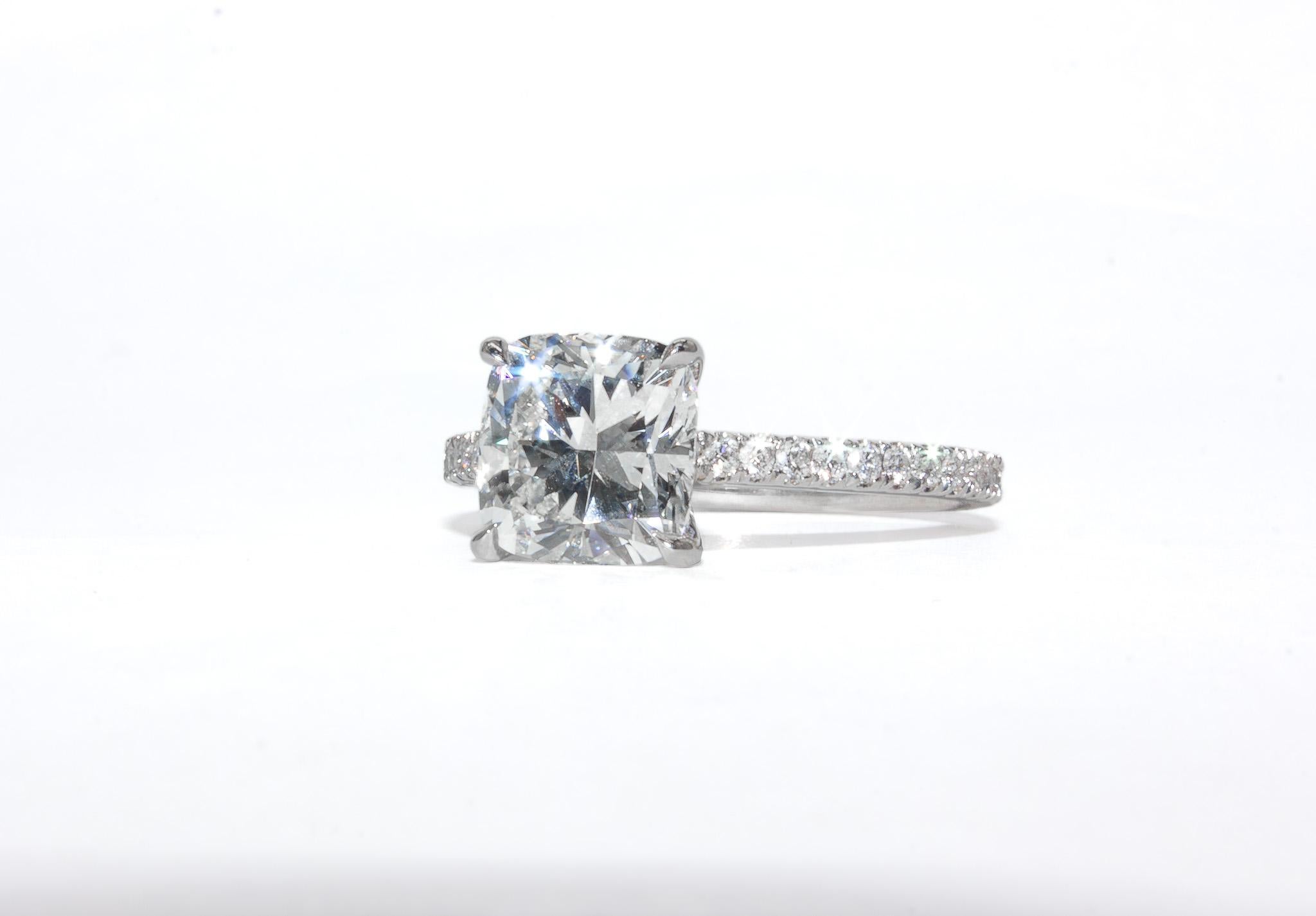 J. Birnbach GIA Certified 2.01 Carat I VS1 Cushion Cut Diamond Solitaire Ring In New Condition For Sale In New York, NY