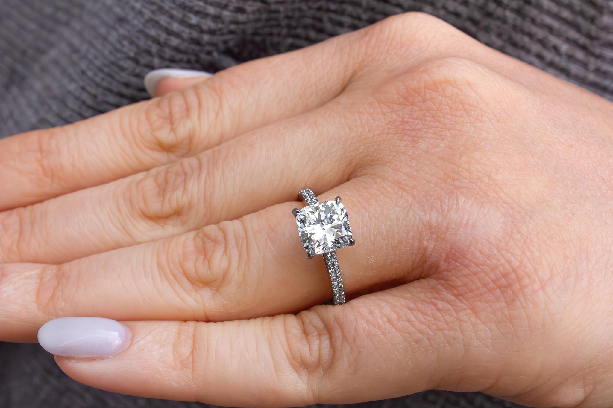 Women's or Men's J. Birnbach GIA Certified 2.01 Carat I VS1 Cushion Cut Diamond Solitaire Ring For Sale