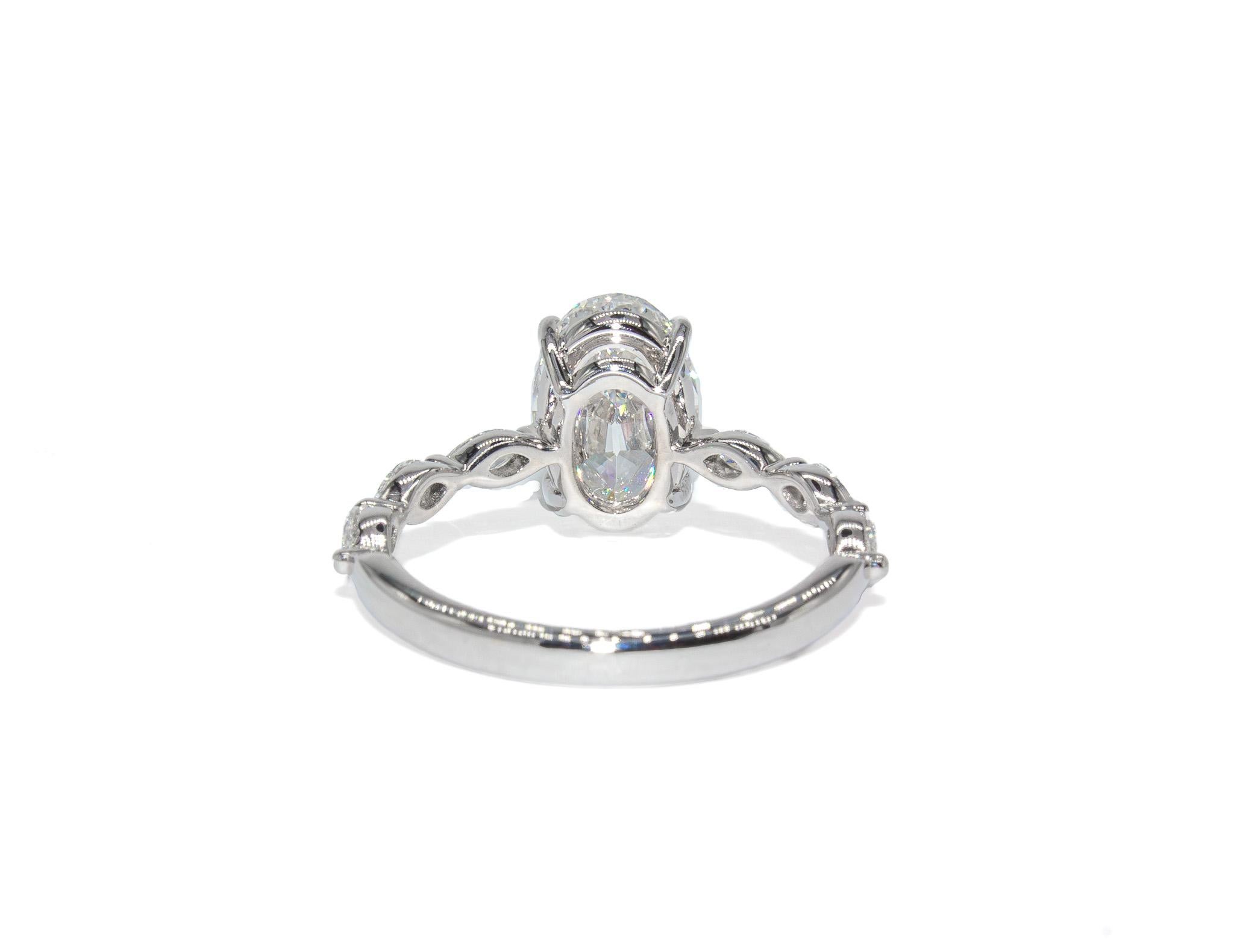 Taille ovale J. Birnbach, bague solitaire avec diamant ovale certifié GIA de 2,02 carats E VS1 en vente