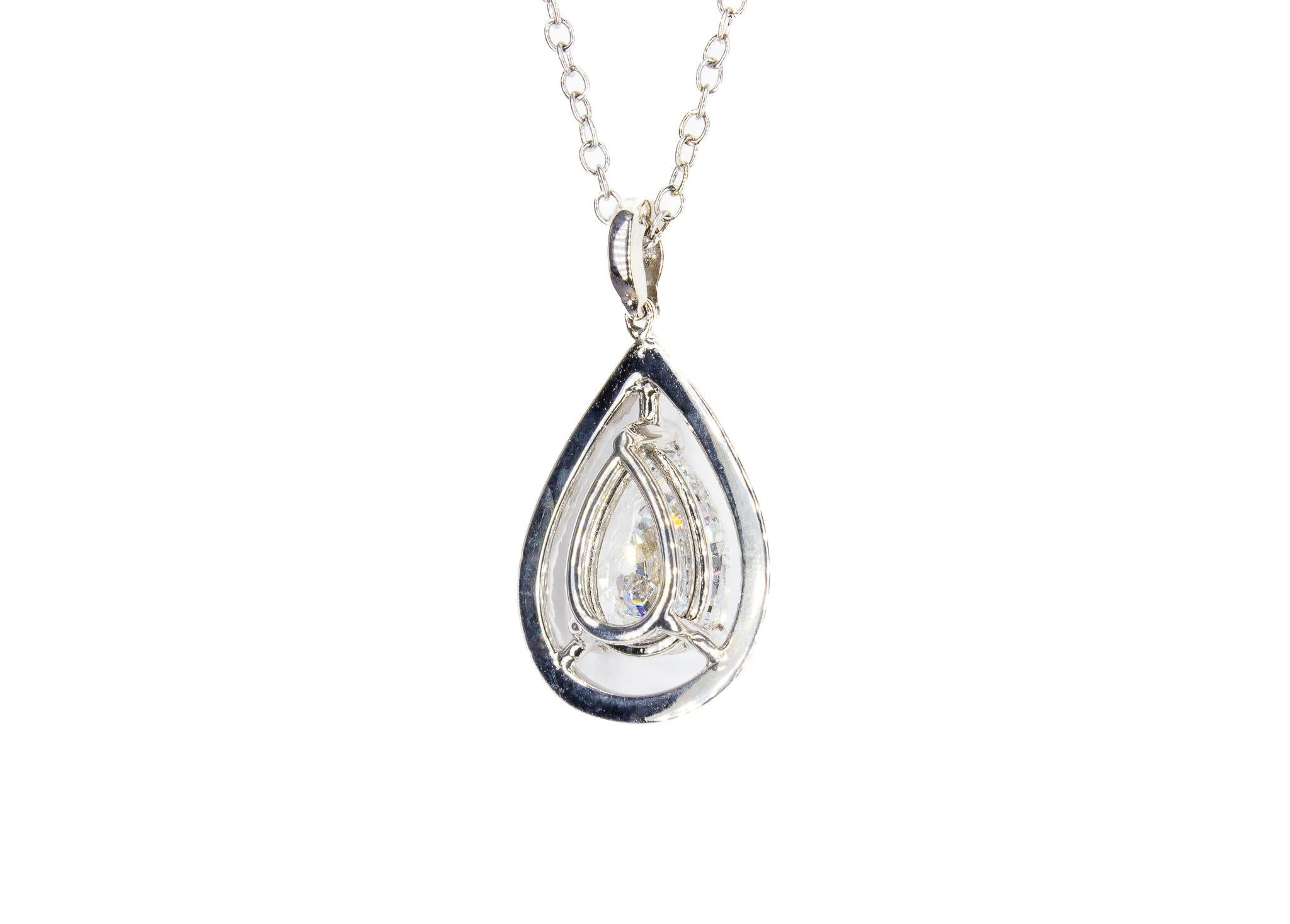 J. Collana con ciondolo a forma di pera con diamanti certificati GIA Birnbach da 2,03 carati In condizioni Nuovo in vendita a New York, NY