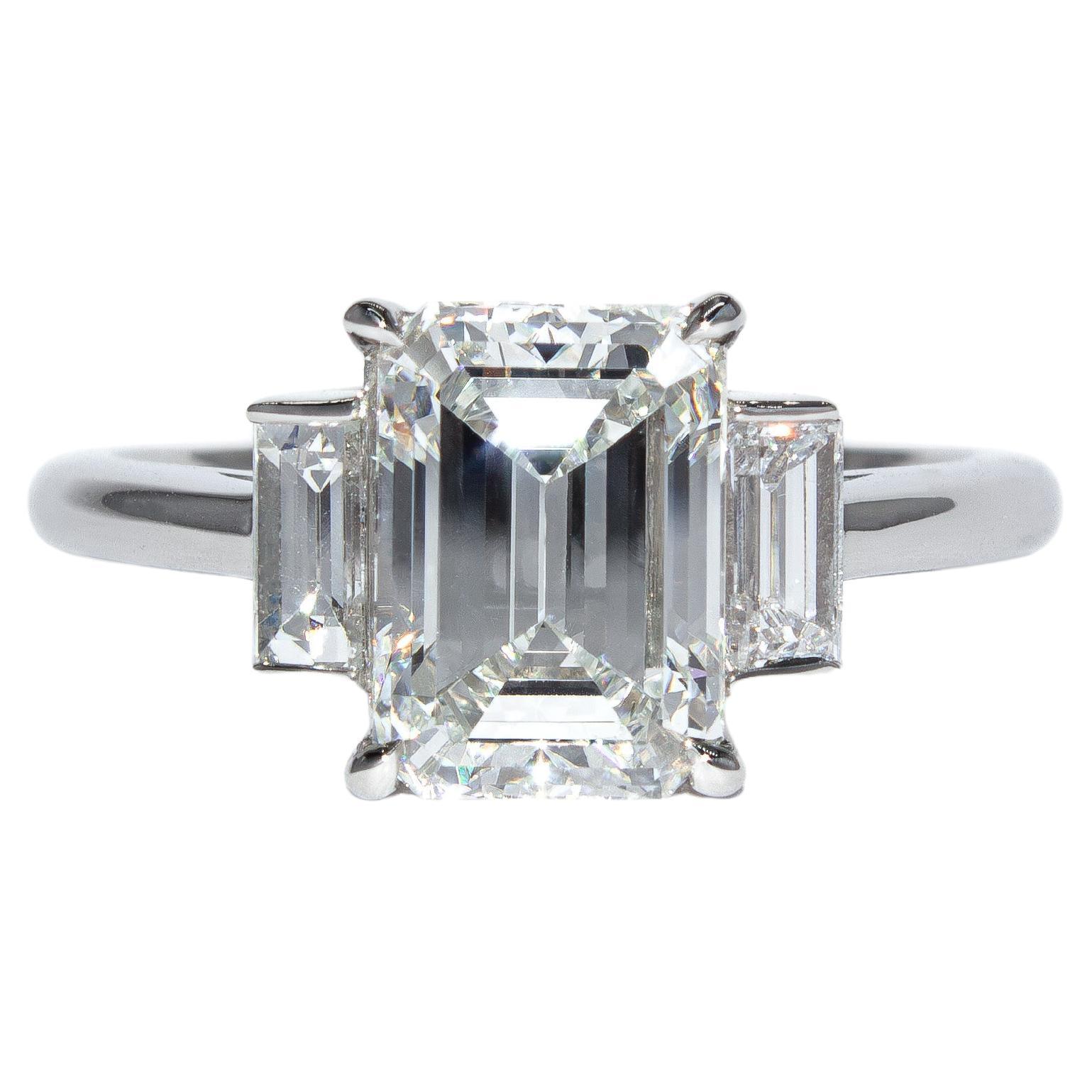 J. Birnbach GIA Certified 2.14 Carat E SI1 Emerald Cut Diamond Three-Stone Ring en vente