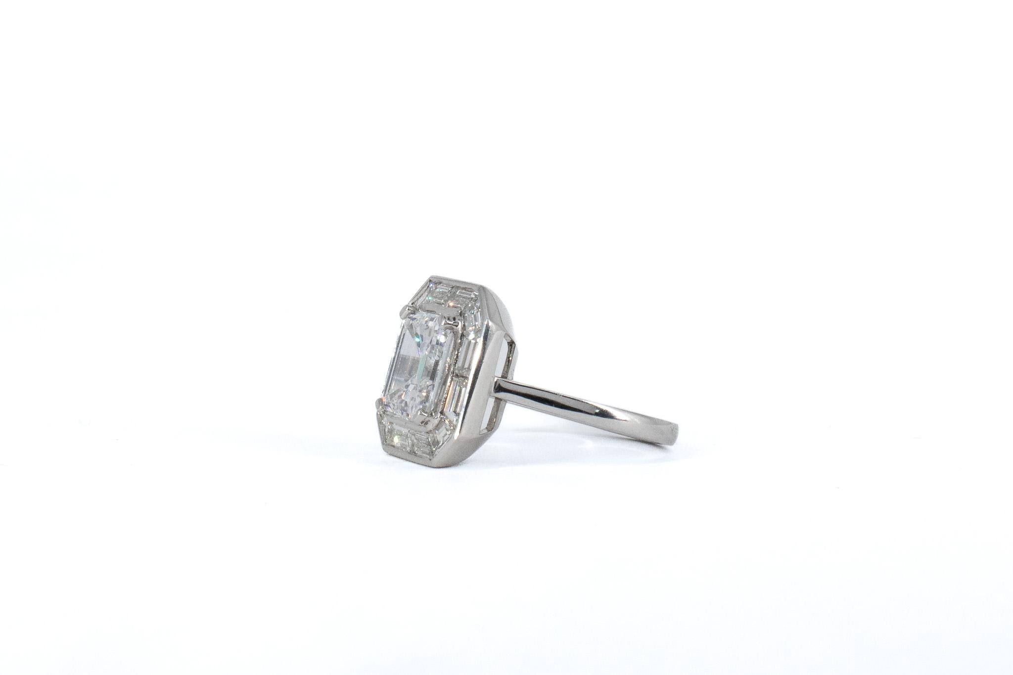 J. Anello di diamanti D & A Style di Birnbach certificato GIA da 2,28 carati D SI1 con taglio smeraldo In condizioni Nuovo in vendita a New York, NY