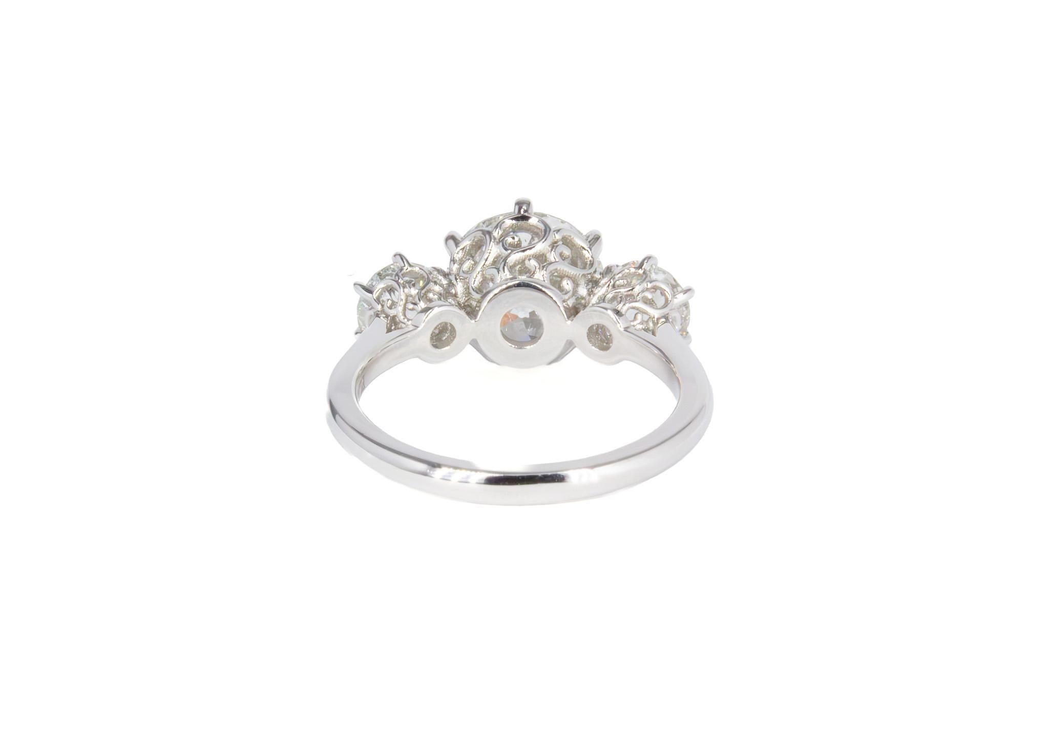 J. Birnbach, bague à trois pierres avec diamant européen ancien de 2,69 carats certifié GIA, I SI2 Unisexe en vente
