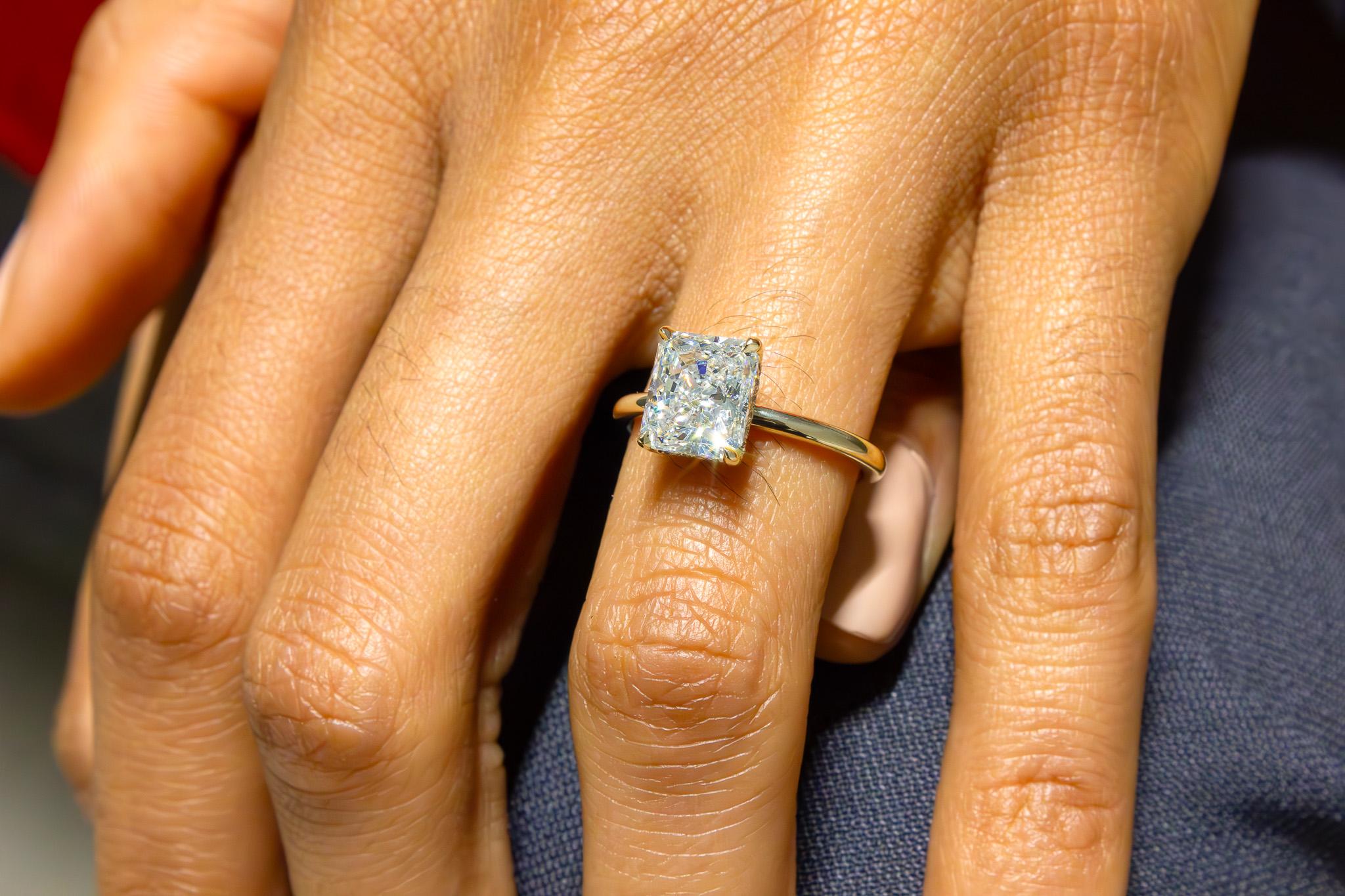 Women's or Men's J. Birnbach GIA Certified 2.73 Carat G VVS1 Radiant Cut Diamond Solitaire Ring For Sale