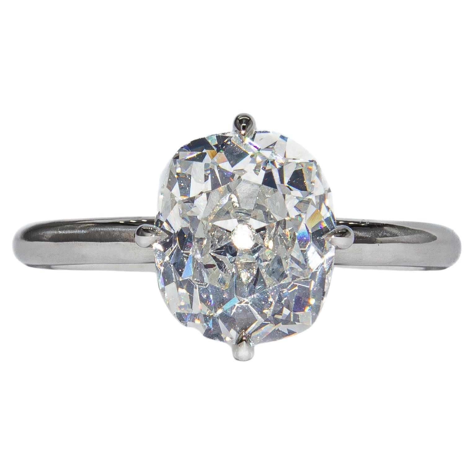 J. Anello solitario con diamante Old Mine certificato GIA Birnbach da 2,75 carati E VS2 in vendita