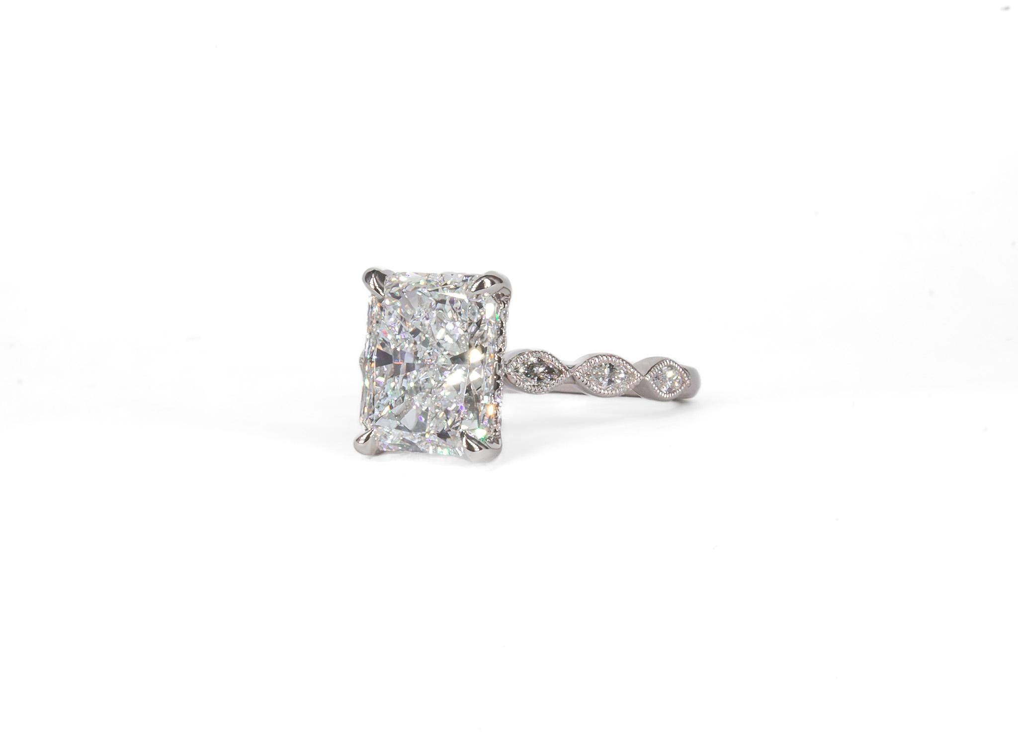 J. Birnbach Anillo solitario de diamantes de corte radiante de 3,01 quilates E VS2 con certificación GIA Corte radiante en venta