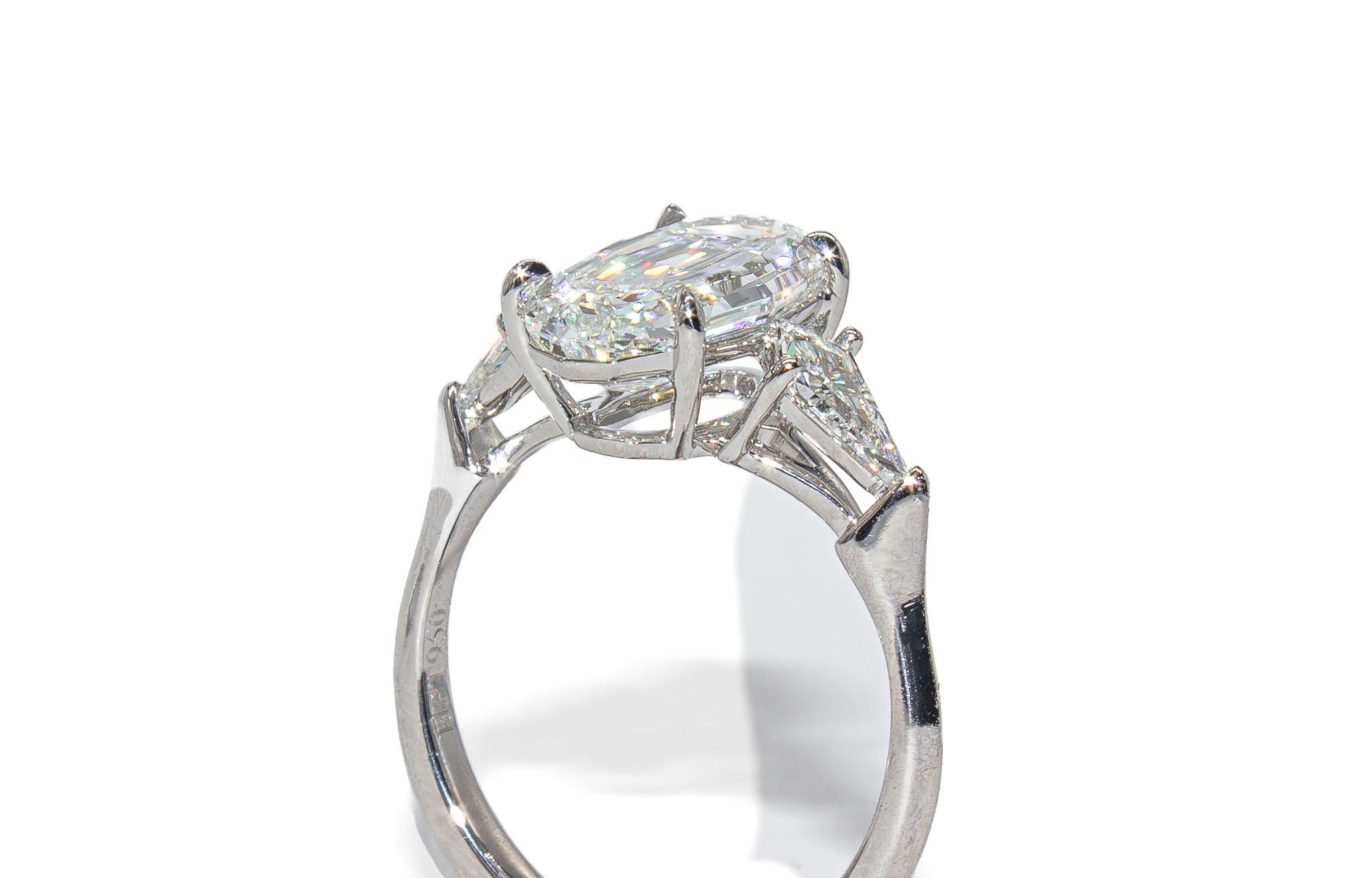 J. Birnbach GIA Certified 3.01 Carat Oval Step Cut Diamond Three-Stone Ring In New Condition For Sale In New York, NY