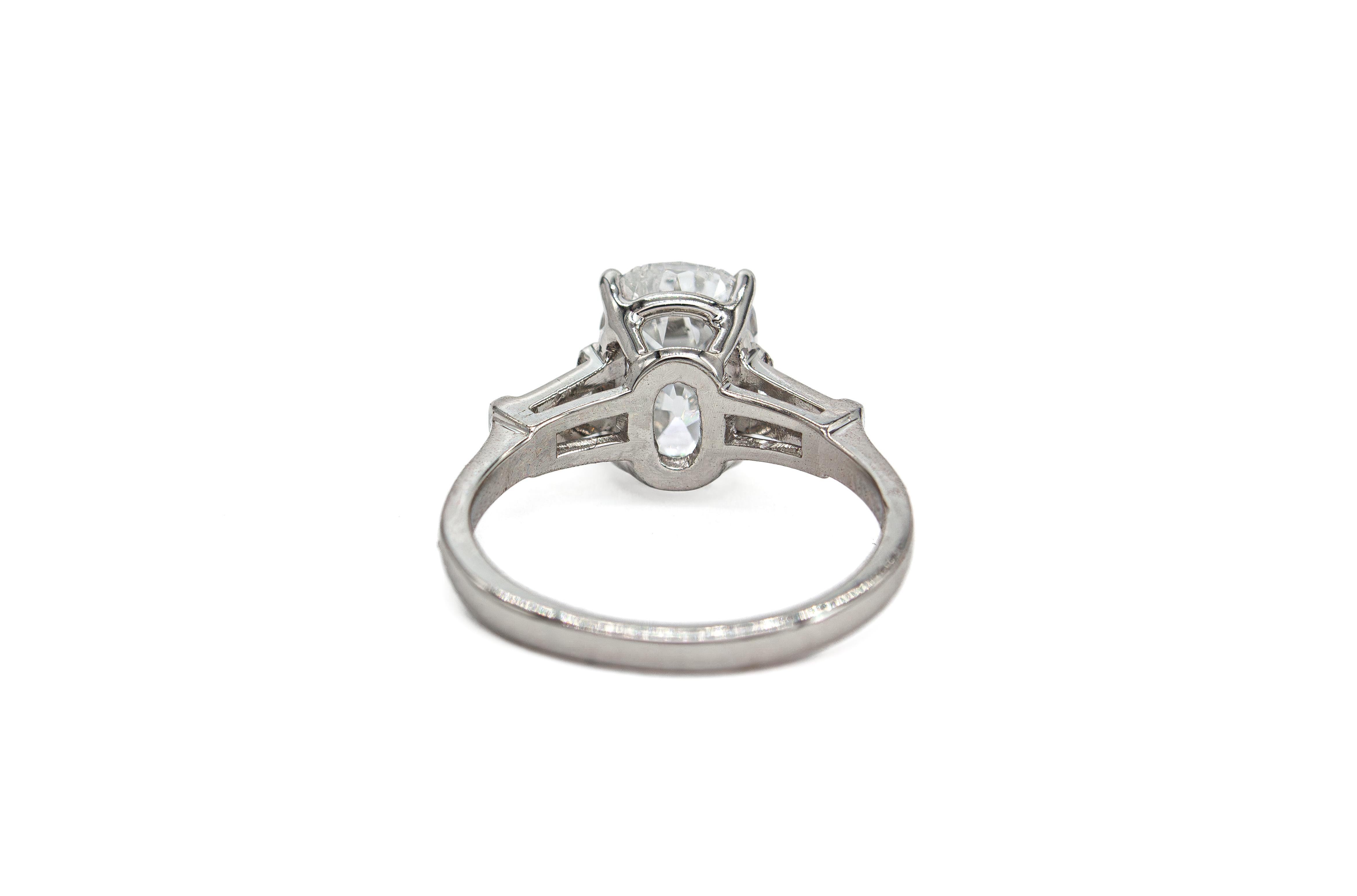 J. Birnbach GIA Certified 3.10 Carat E I1 Cushion Cut Diamond Three Stone Ring im Zustand „Neu“ im Angebot in New York, NY