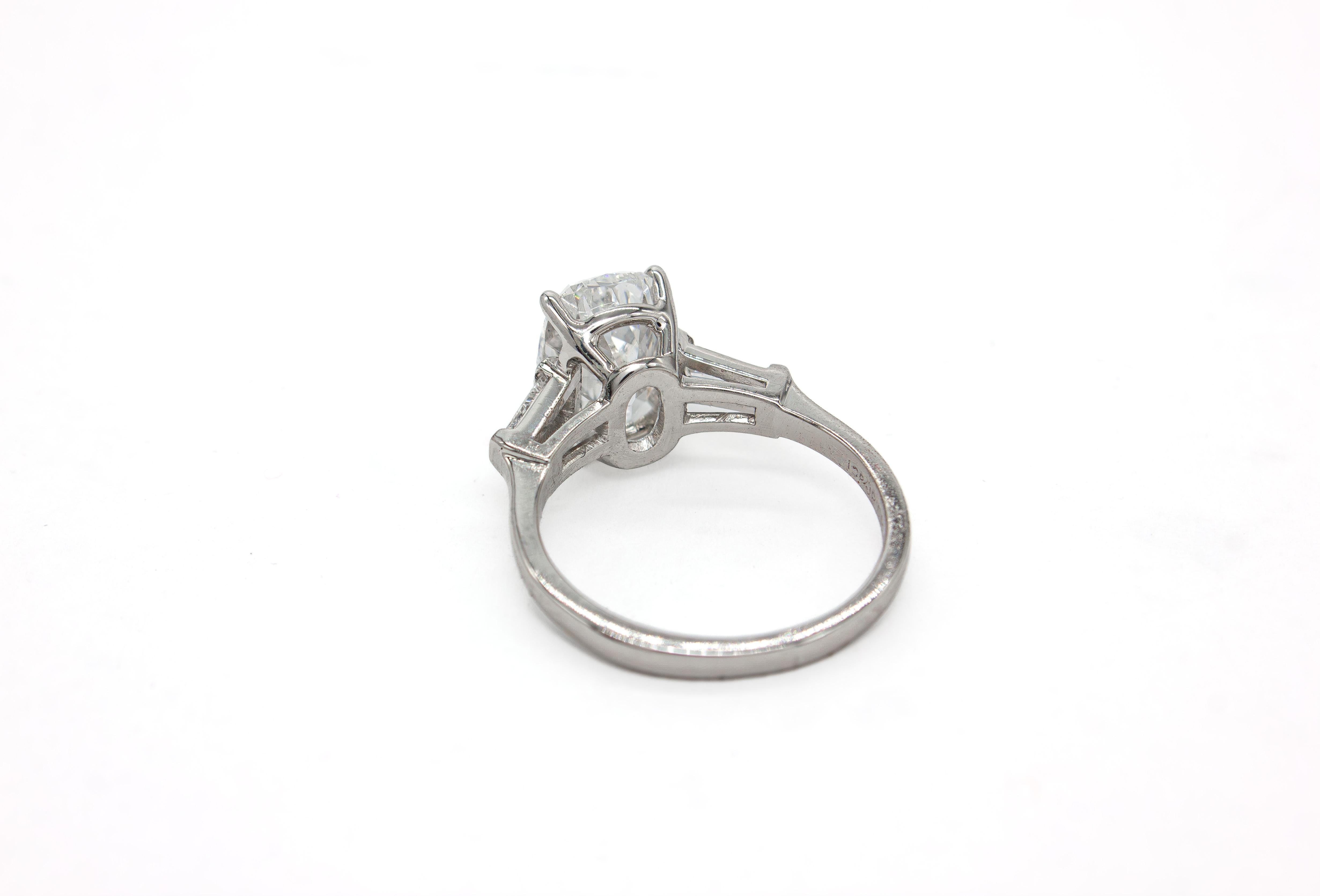 J. Birnbach GIA Certified 3.10 Carat E I1 Cushion Cut Diamond Three Stone Ring für Damen oder Herren im Angebot