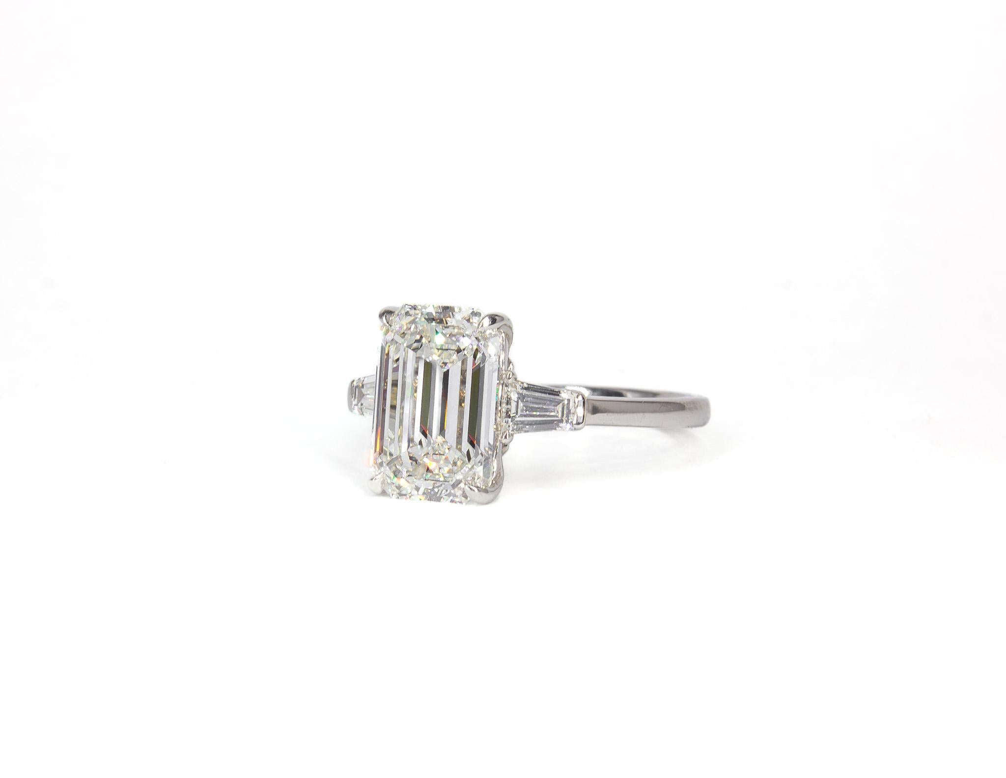J. Birnbach GIA Certified 3.03 Carat F VS2 Emerald Cut Diamond Three Stone Ring In New Condition For Sale In New York, NY