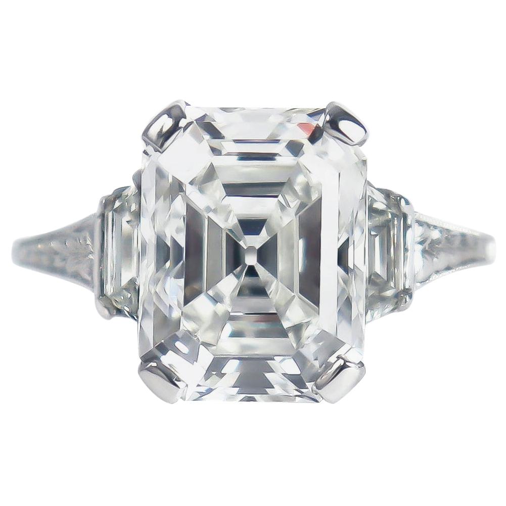 Bague de fiançailles Art déco avec diamant taille émeraude de 4,07 carats et pierres latérales trapézoïdales