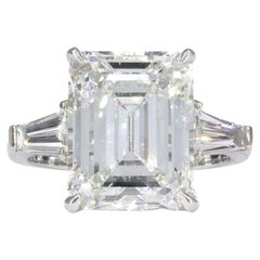 J. Anello con tre pietre di diamanti H. H. Stone di Birnbach certificato GIA da 5,49 carati con taglio smeraldo e SI2