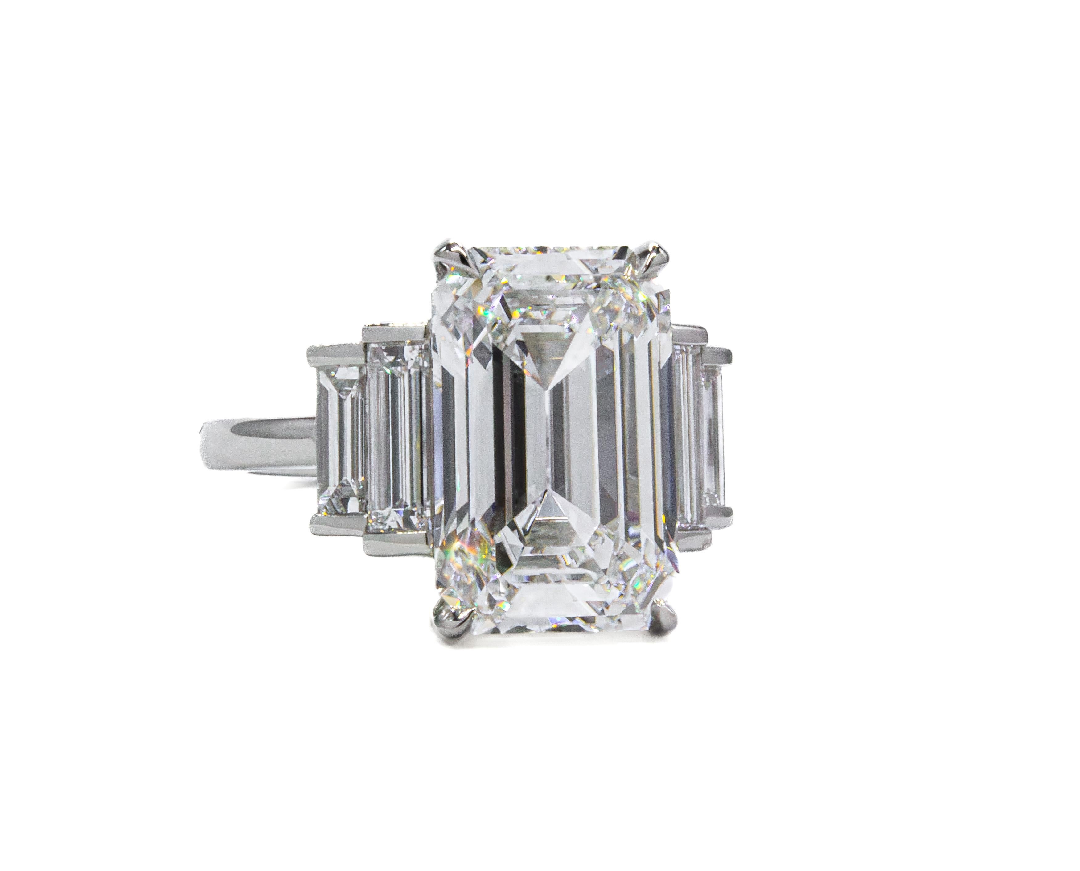 Contemporain J. Birnbach GIA Certified 7.03 E VS1 Carat Emerald Cut Diamond Five-Stone Ring en vente