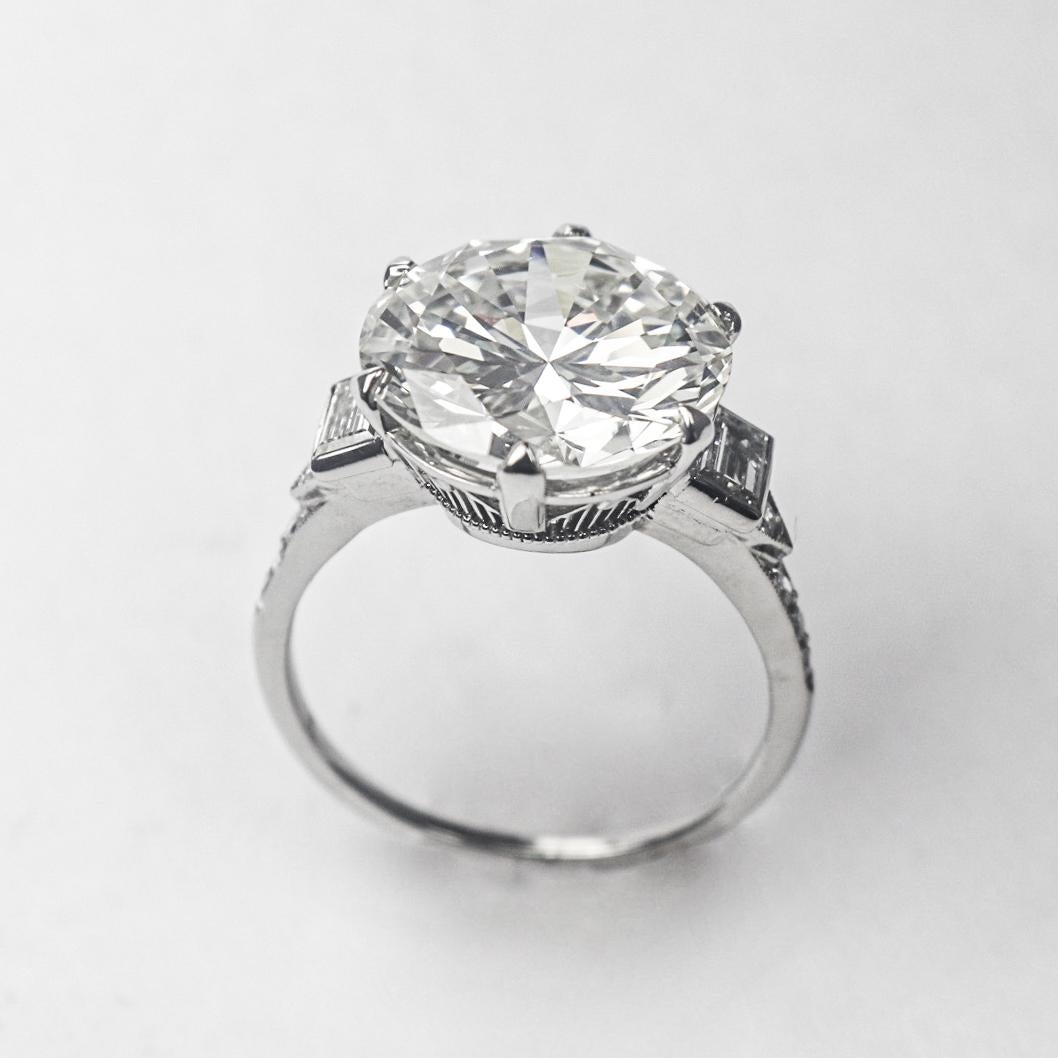 GIA Certified 7.82 Carat Round Brilliant Cut Diamond Art Deco Style Ring In New Condition In New York, NY