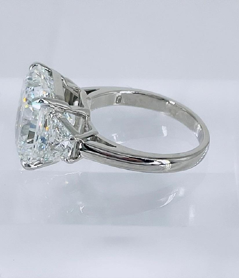 J. Birnbach GIA zertifizierter 8,29 Karat E SI1 Diamantring mit drei Steinen im Strahlenschliff (Radiantschliff) im Angebot
