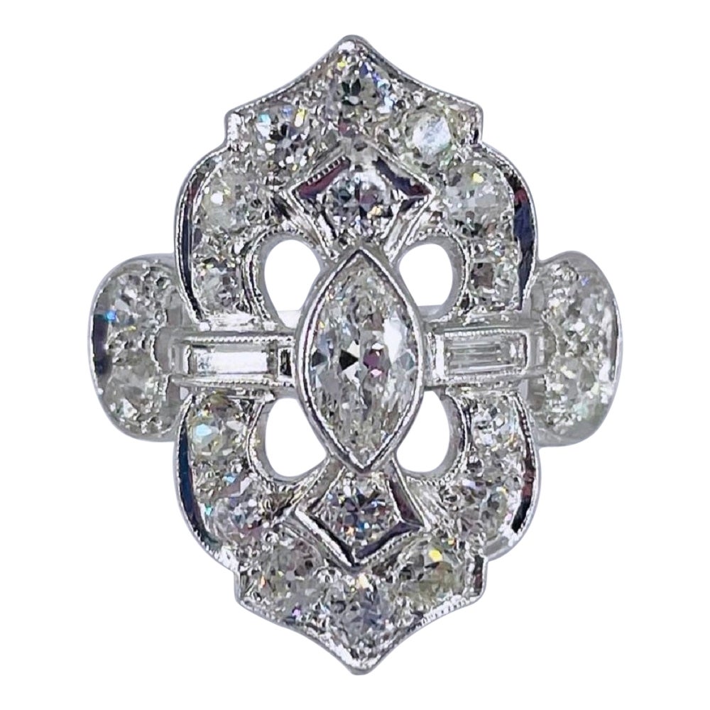J. Birnbach Platin Art Deco Diamantring aus Platin mit Marquise-Diamant in der Mitte
