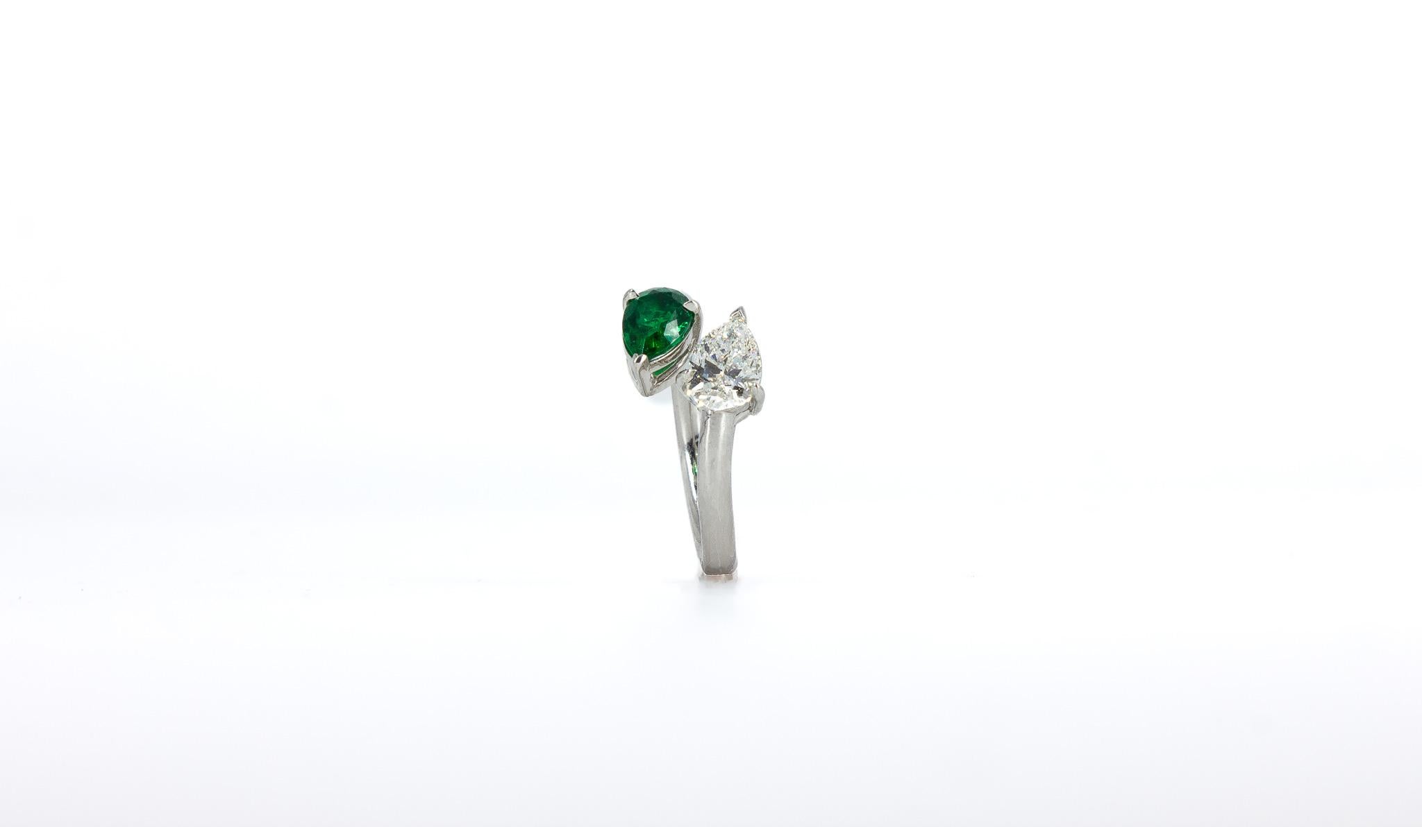 Women's J. Birnbach Toi et Moi GIA Certified H VS1 Diamond and Emerald Ring For Sale