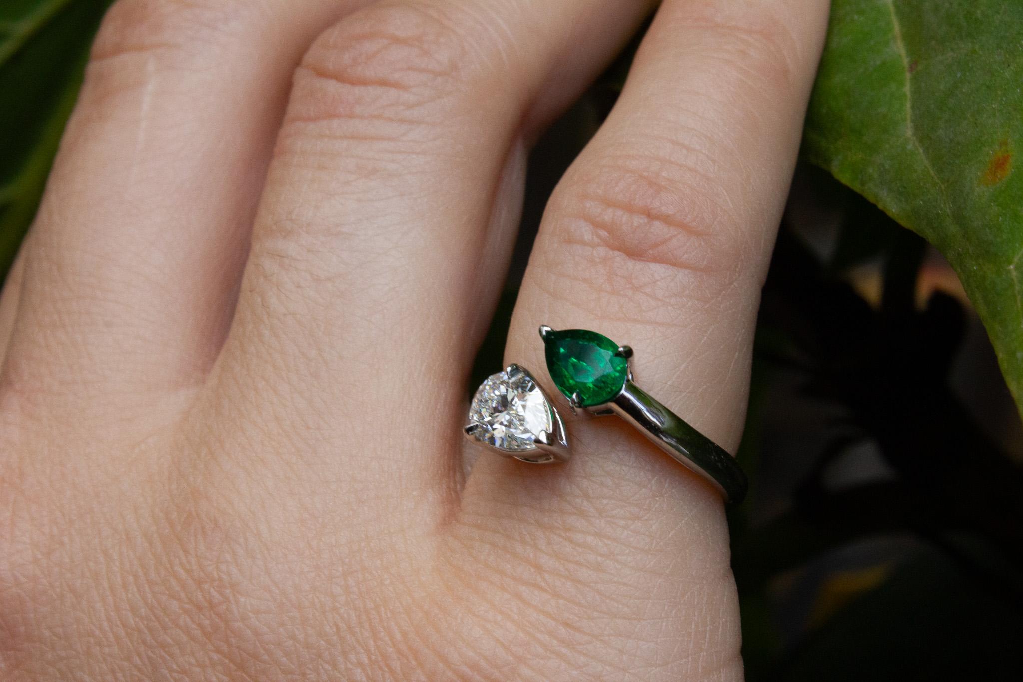 J. Birnbach Toi et Moi GIA Certified H VS1 Diamond and Emerald Ring For Sale 1