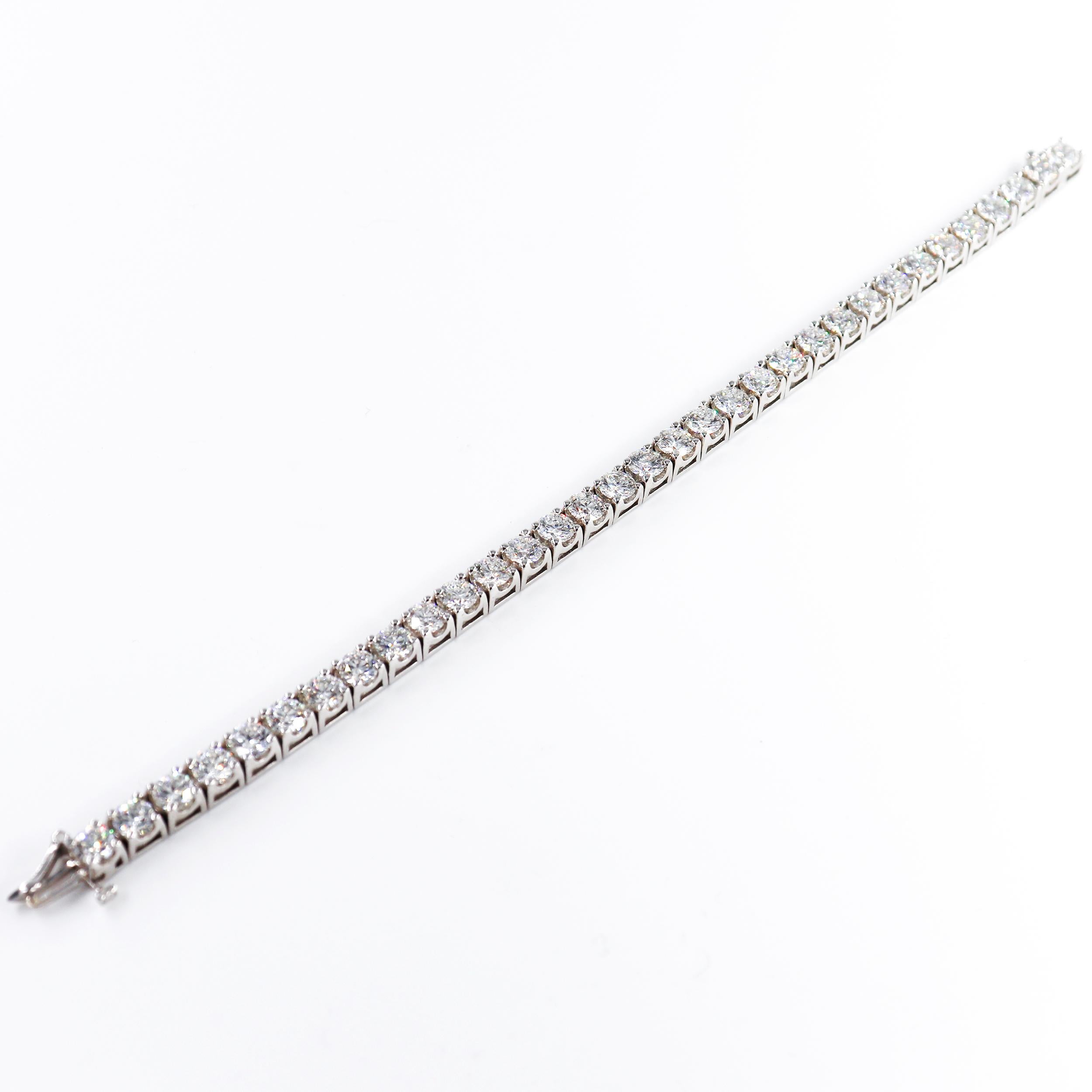 This J. Birnbach tennis bracelet crafted in 18 karat white gold features 33 round brilliant diamonds for a total weight of 13.71 carat with F/G color and SI clarity. 

This bracelet is 7 inches in length and is stamped '18K' 

Type: Tennis Bracelet
