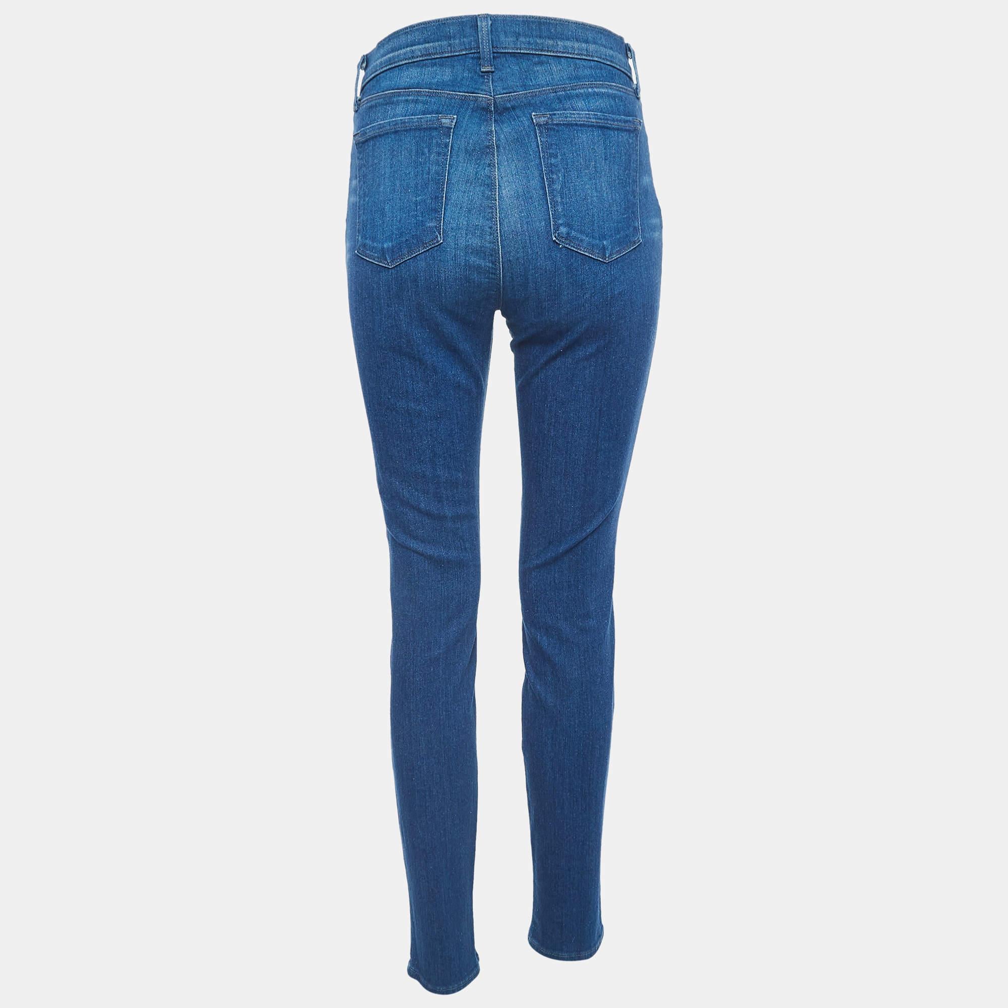 No hay nada más chic que unos vaqueros que eleven tu estilo. Diseñado por J Brand, este vaquero exhibe un tono intenso y presenta un estilo elegante. Tu estilo informal está a punto de lucir de lujo cuando lleves estos vaqueros. 