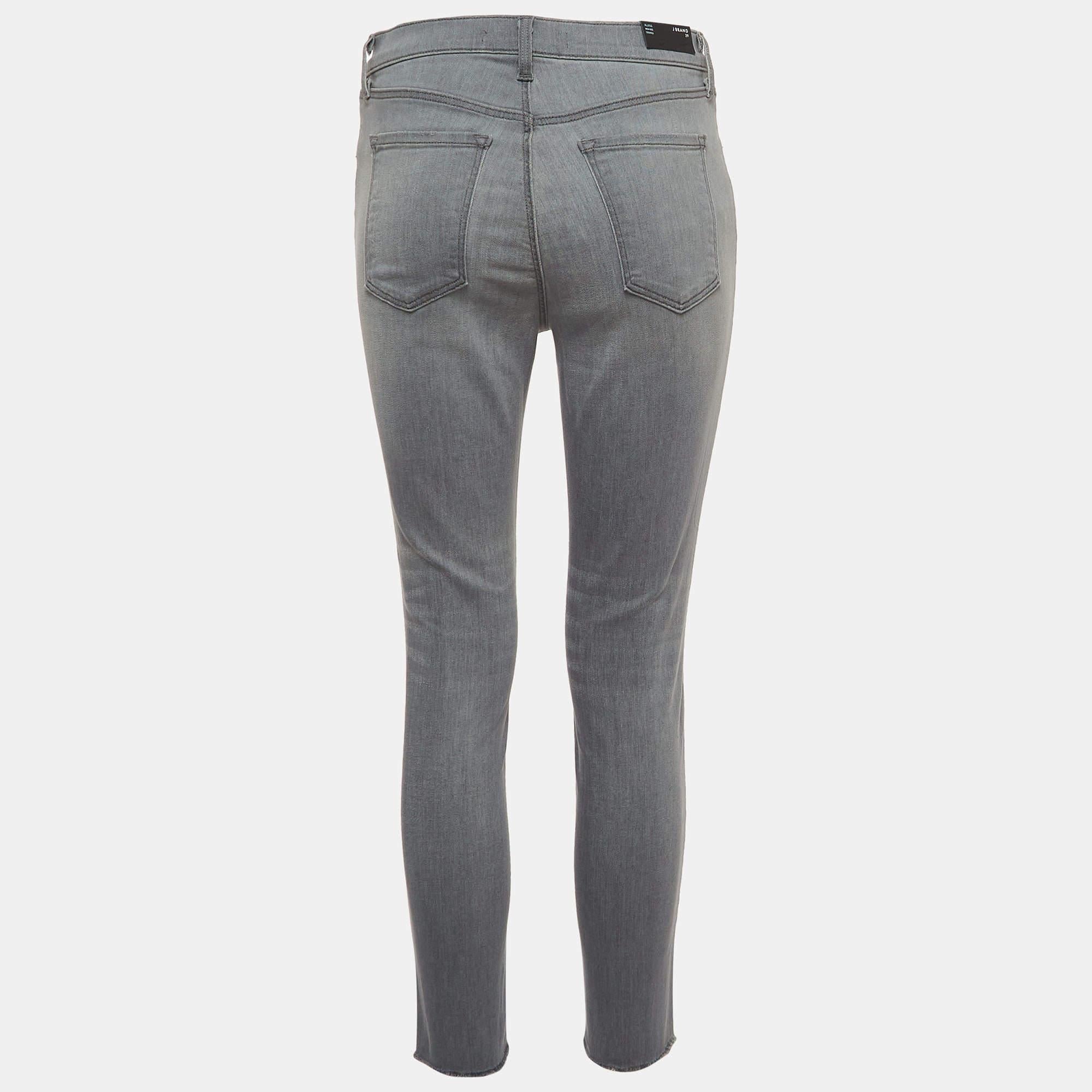 Une bonne paire de jeans complète toujours la garde-robe. Cette paire de jeans est taillée avec une telle habileté et un tel style qu'elle deviendra votre préférée en un rien de temps. Il vous offrira une tenue confortable et élégante. 