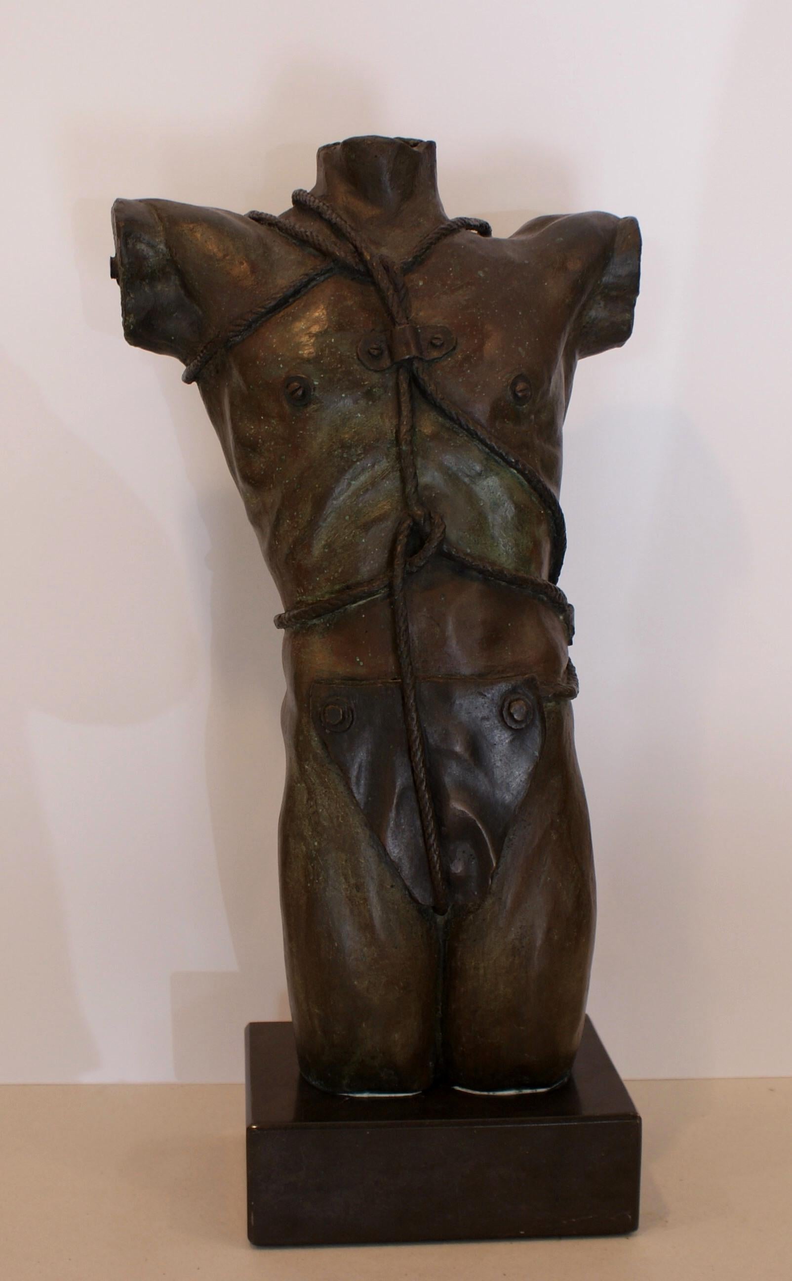 J. Casamayor. 13 Torse d'homme... sculpture originale en bronze 7/7 - Or Figurative Sculpture par J. CASAMAYOR