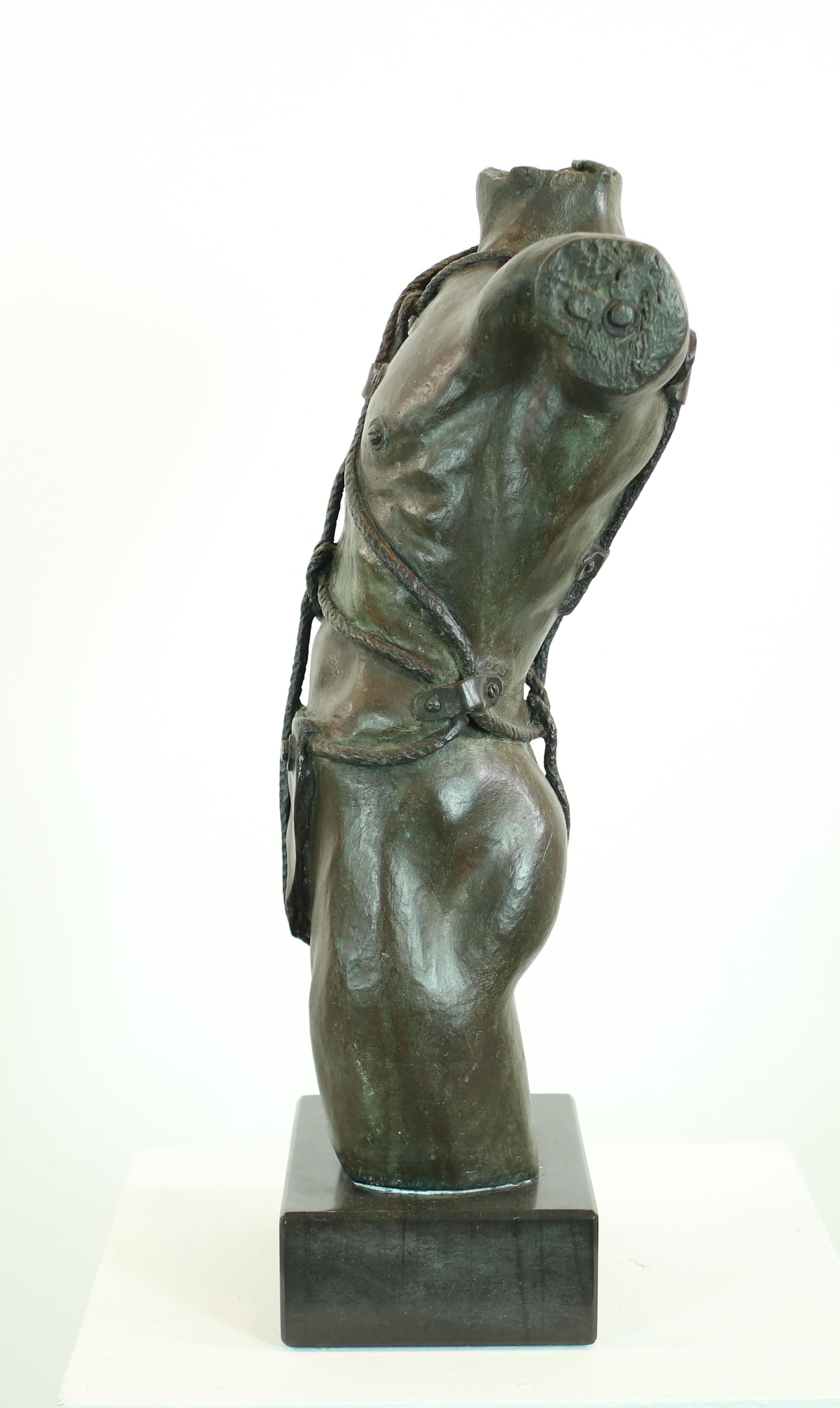 J. Casamayor. 33  Torso de hombre.. escultura original de bronce 7/7 en venta 11