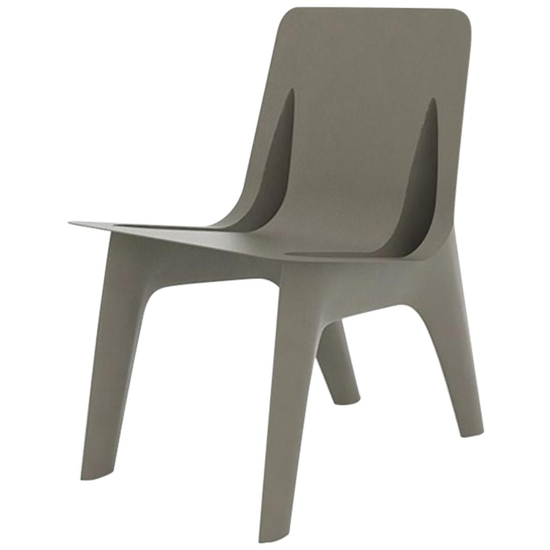 Chaise J-Chair de salle à manger en acier au carbone poli de couleur gris beige par Zieta