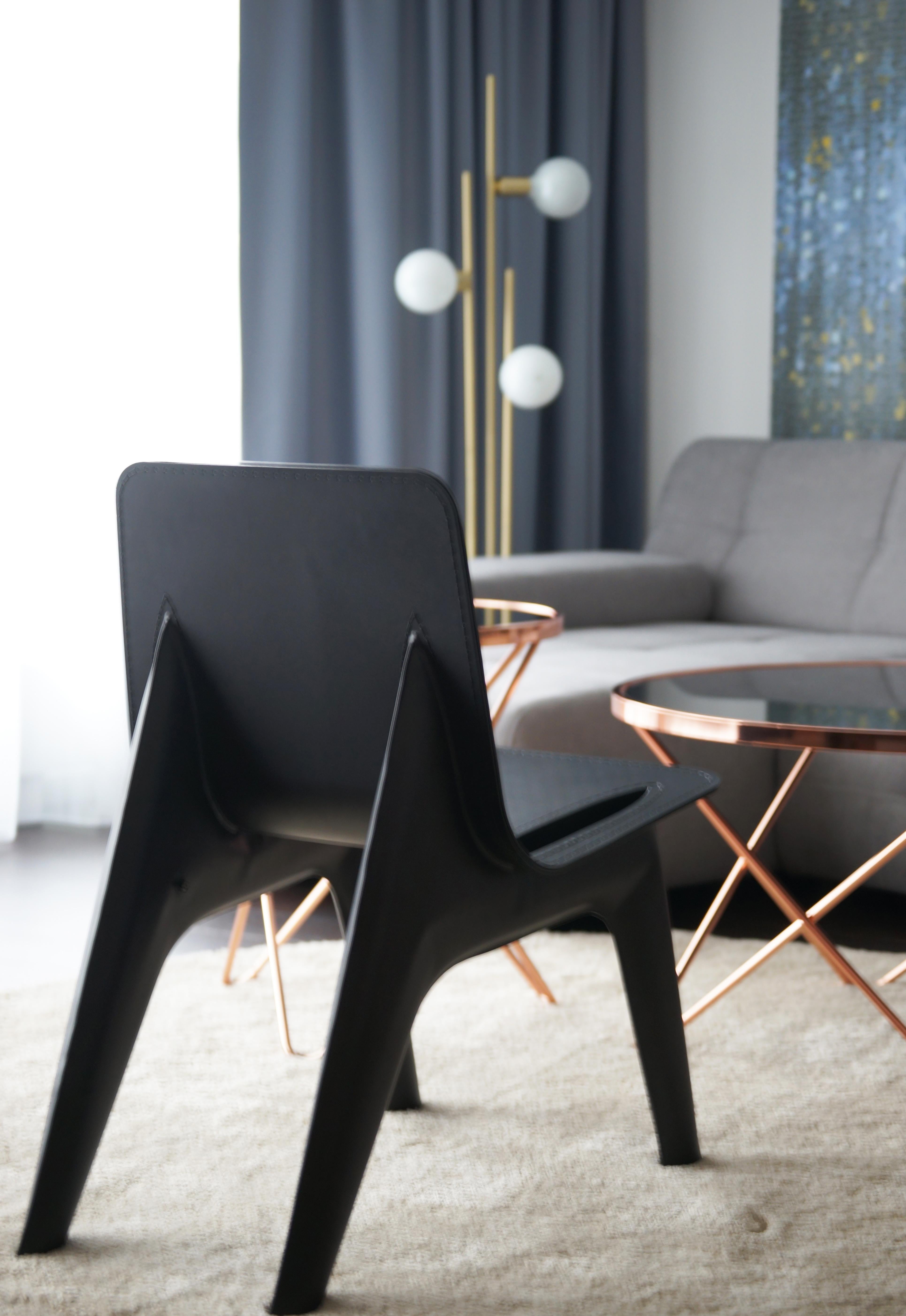 Poli Chaise J-Chair de salle à manger en acier au carbone et cuir de couleur gris graphite poli en vente