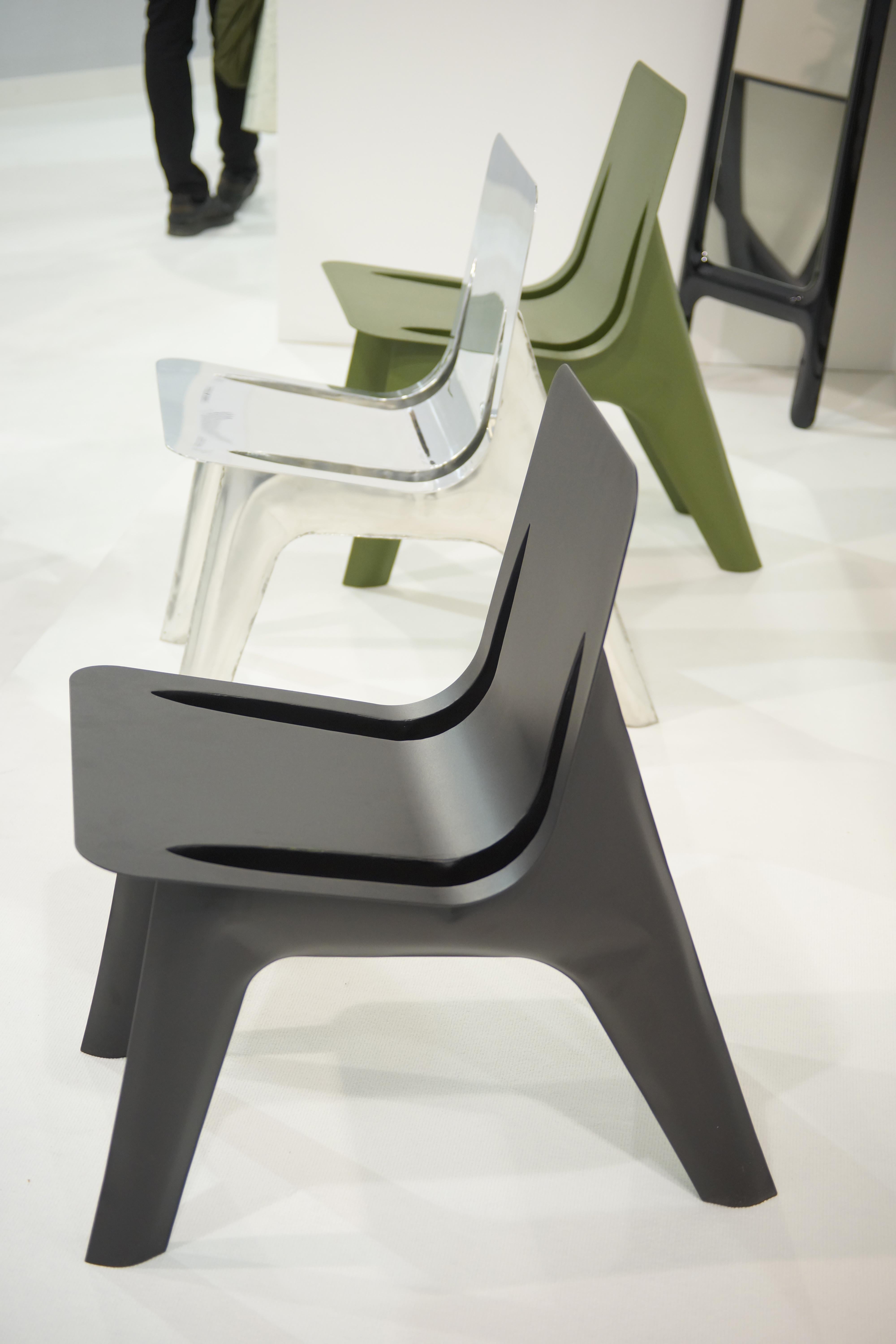 Polonais Chaise J-Chair de salle à manger en acier au carbone poli de couleur vert olive par Zieta en vente