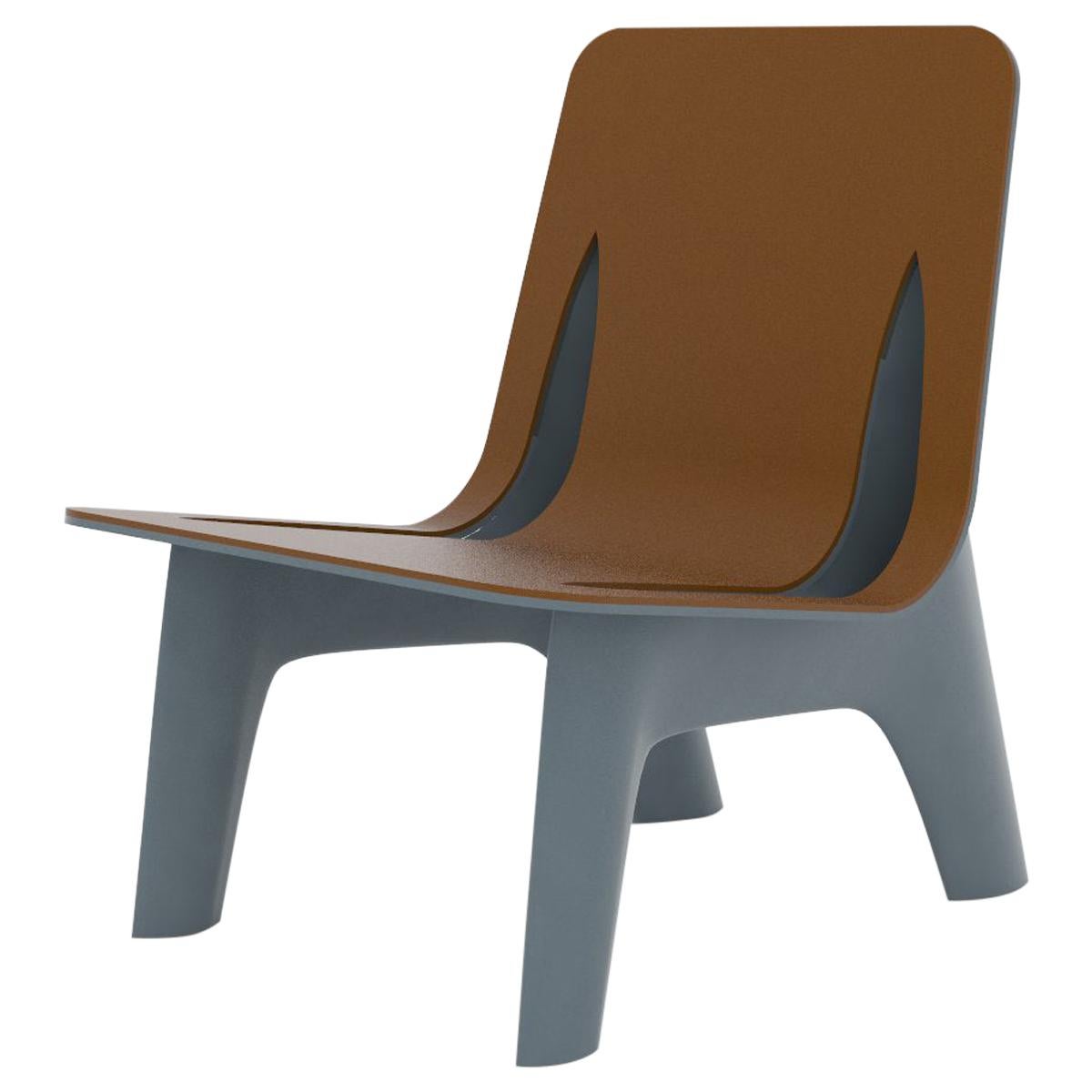 Fauteuil J-Chair en aluminium poli de couleur gris-bleu et assise en cuir par Zieta