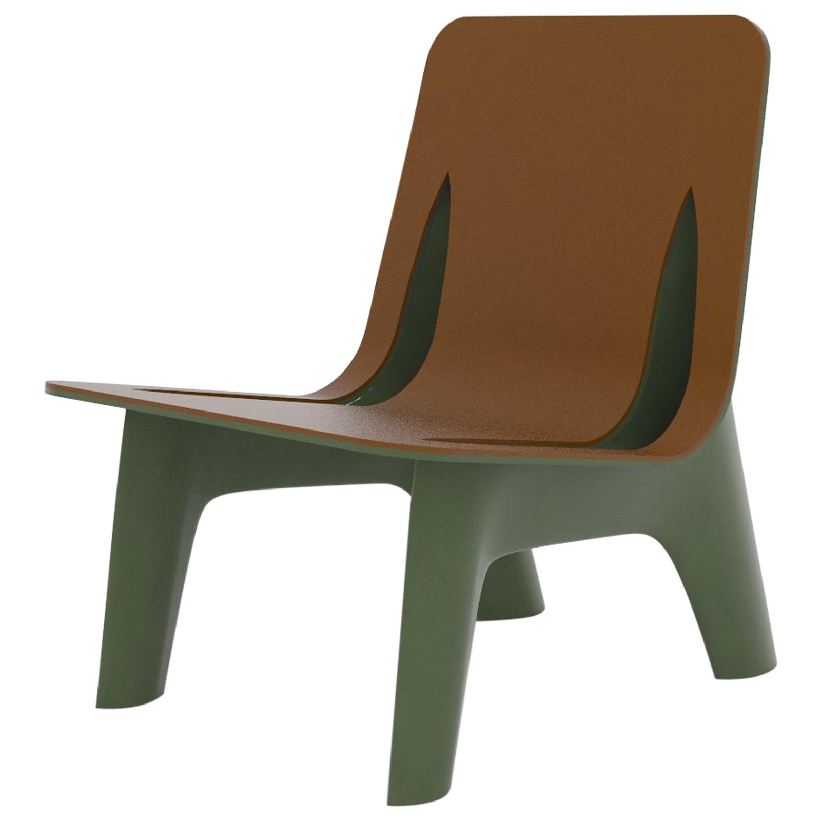 Chaise longue J-Chair en aluminium poli de couleur vert olive et assise en cuir par Zieta