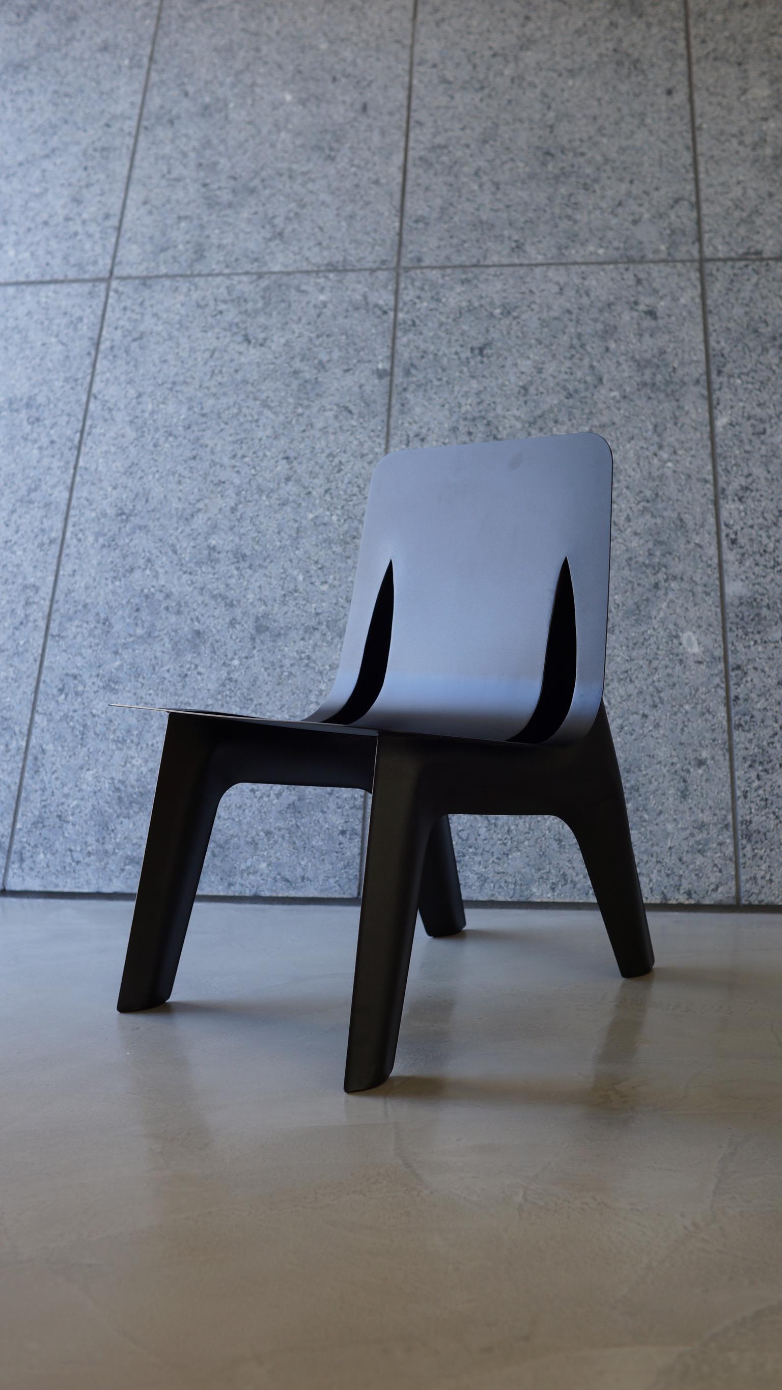 Poli Fauteuil J-Chair en aluminium poli de couleur grise en forme d'Umbra par Zieta en vente