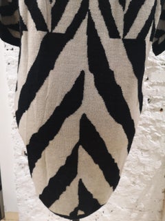 J. Charles de Castelbajac - Robe en laine à facettes noires et blanches